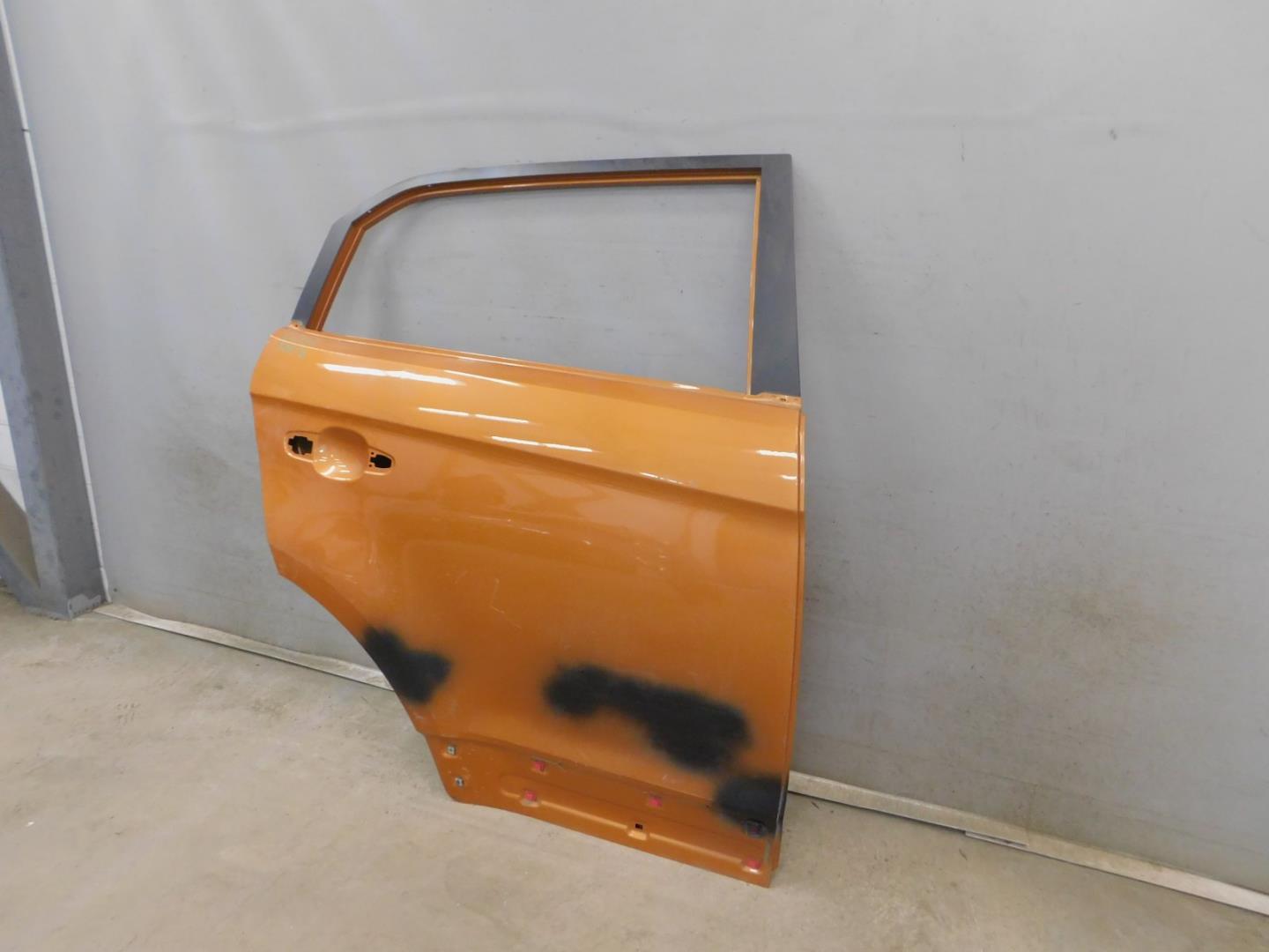 Дверь задняя правая