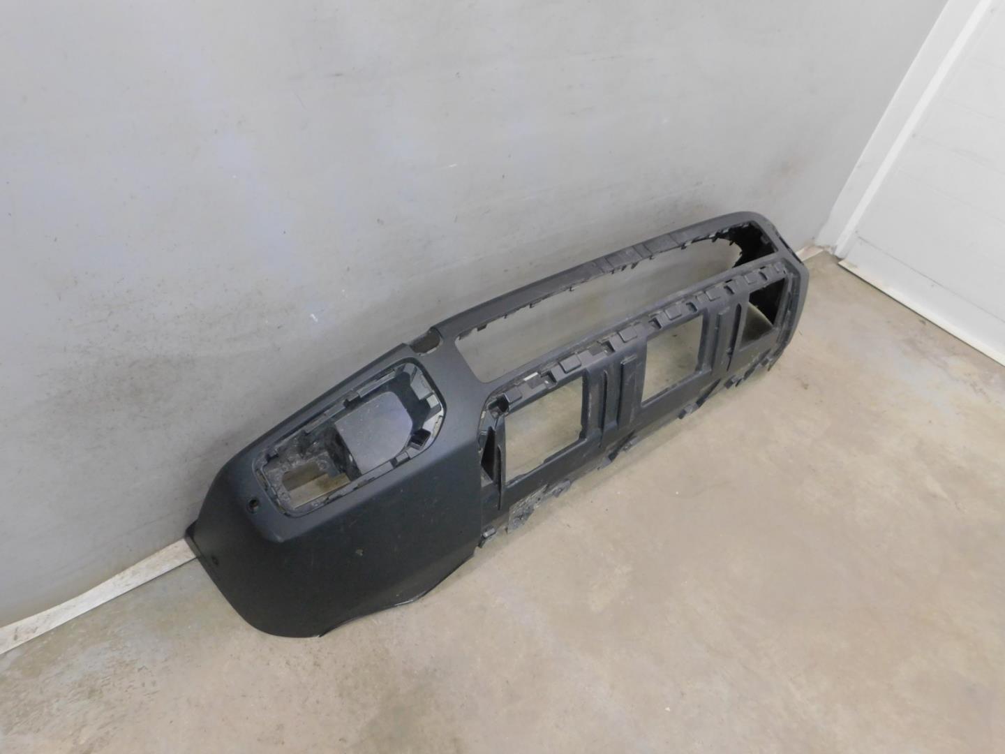 Бампер передний