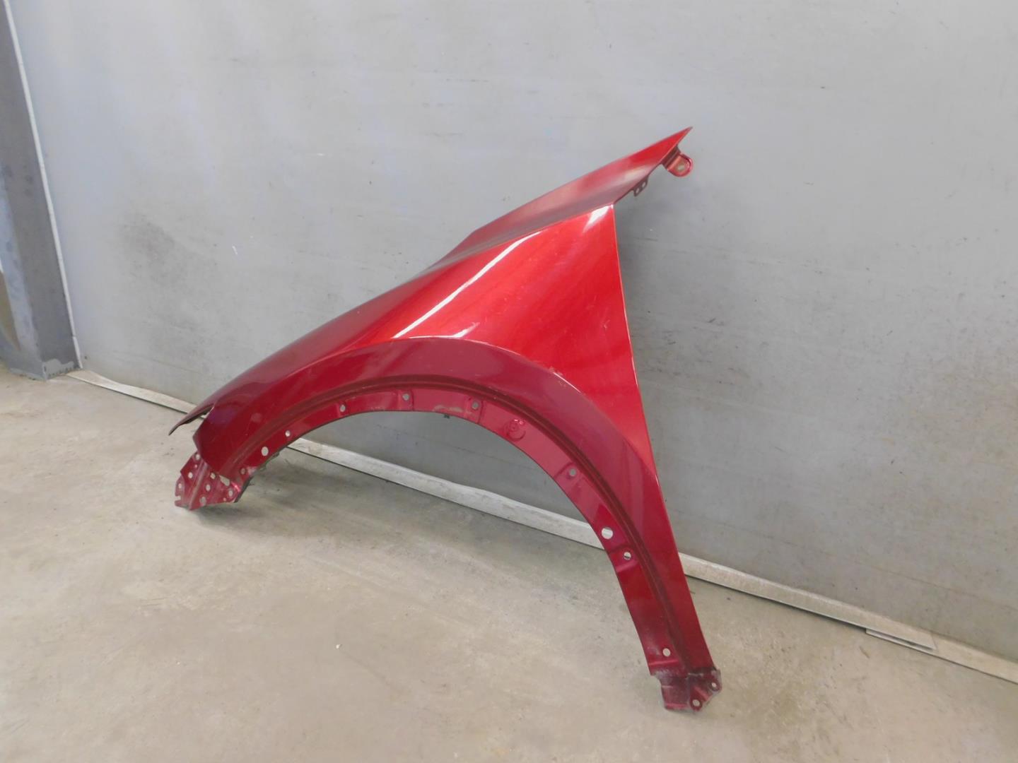 Крыло переднее левое