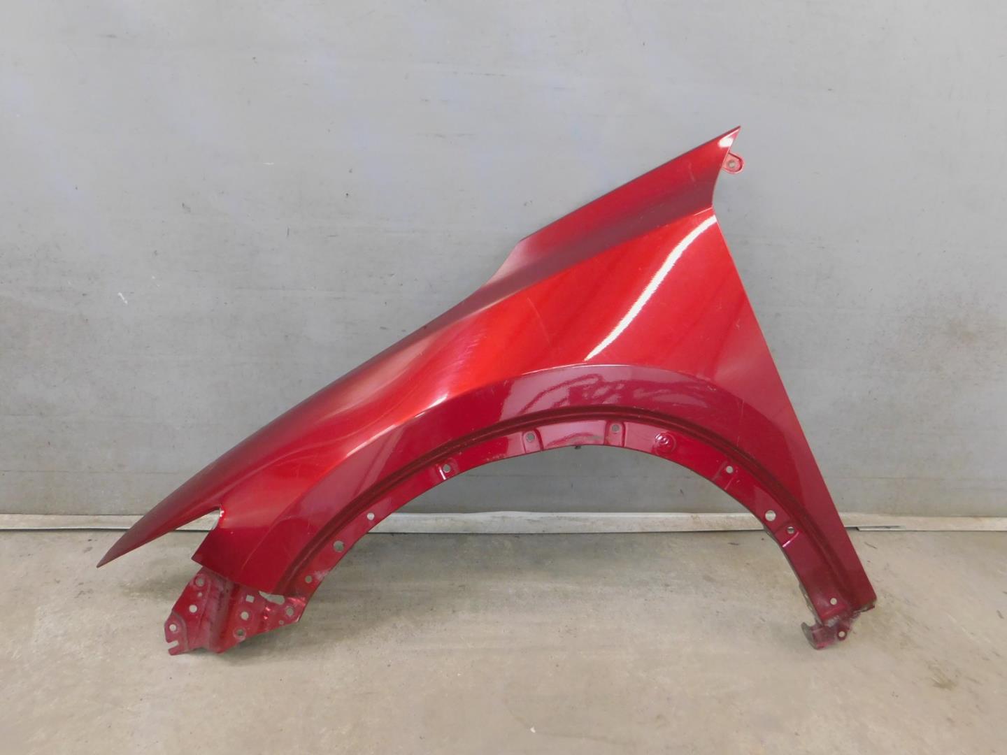 Крыло переднее левое