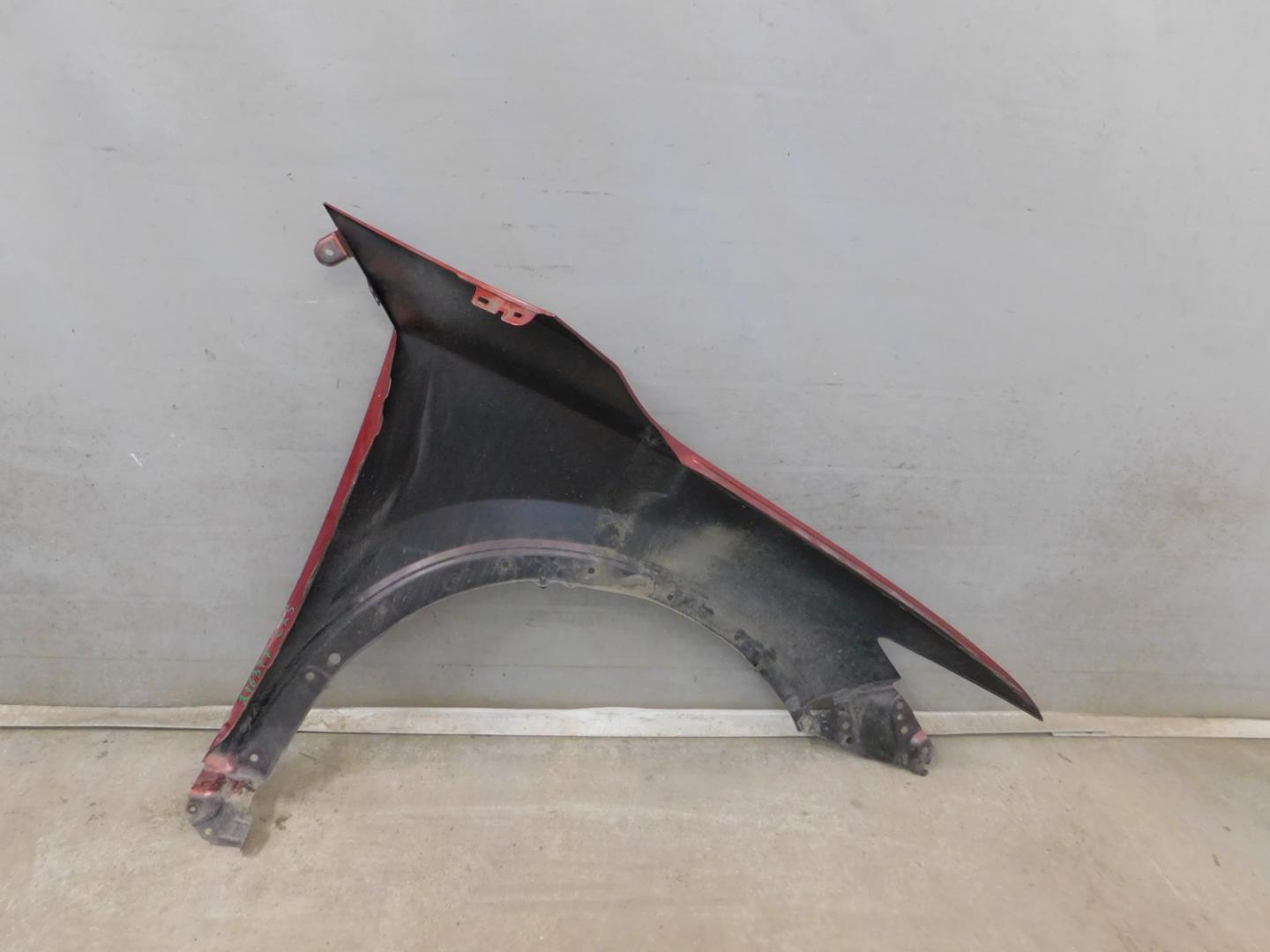 Крыло переднее левое