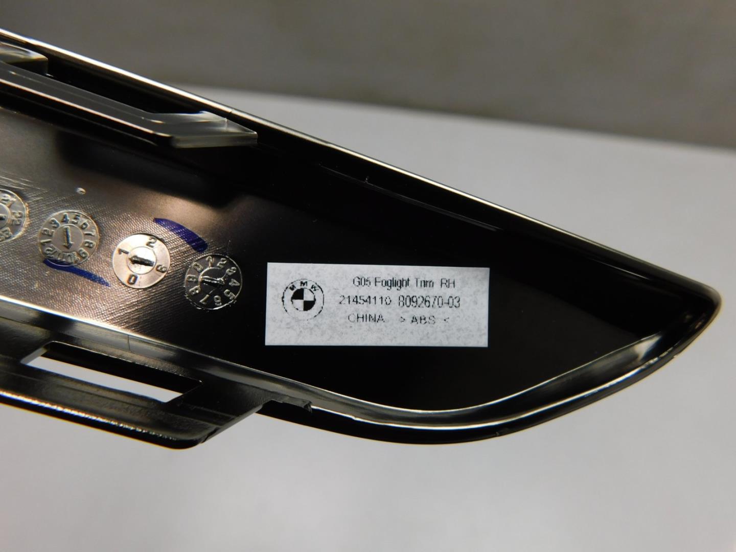 Накладка переднего бампера