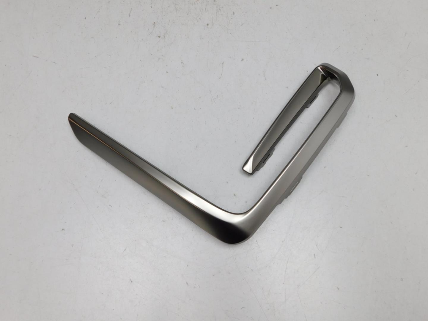 Накладка переднего бампера