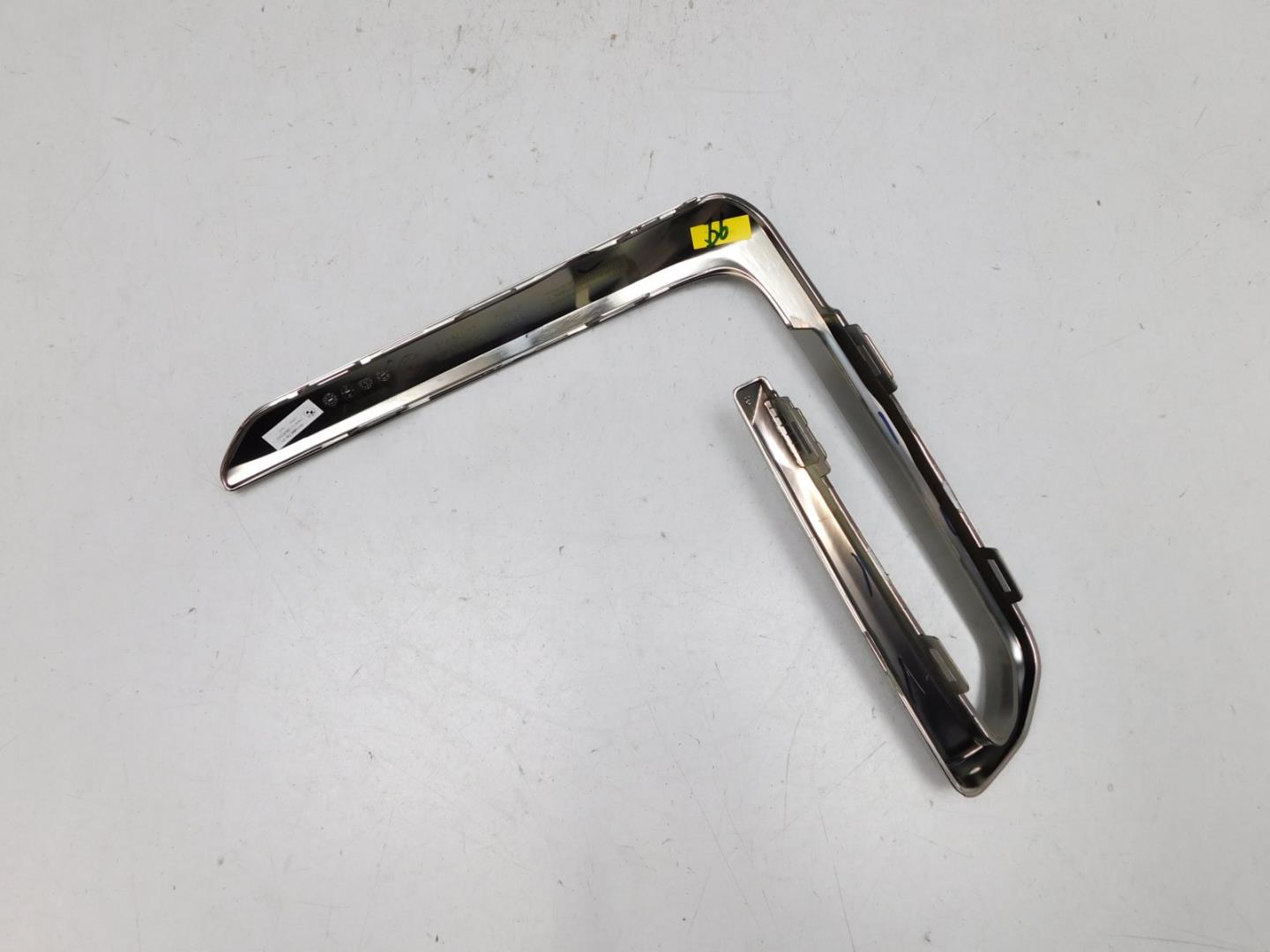 Накладка переднего бампера