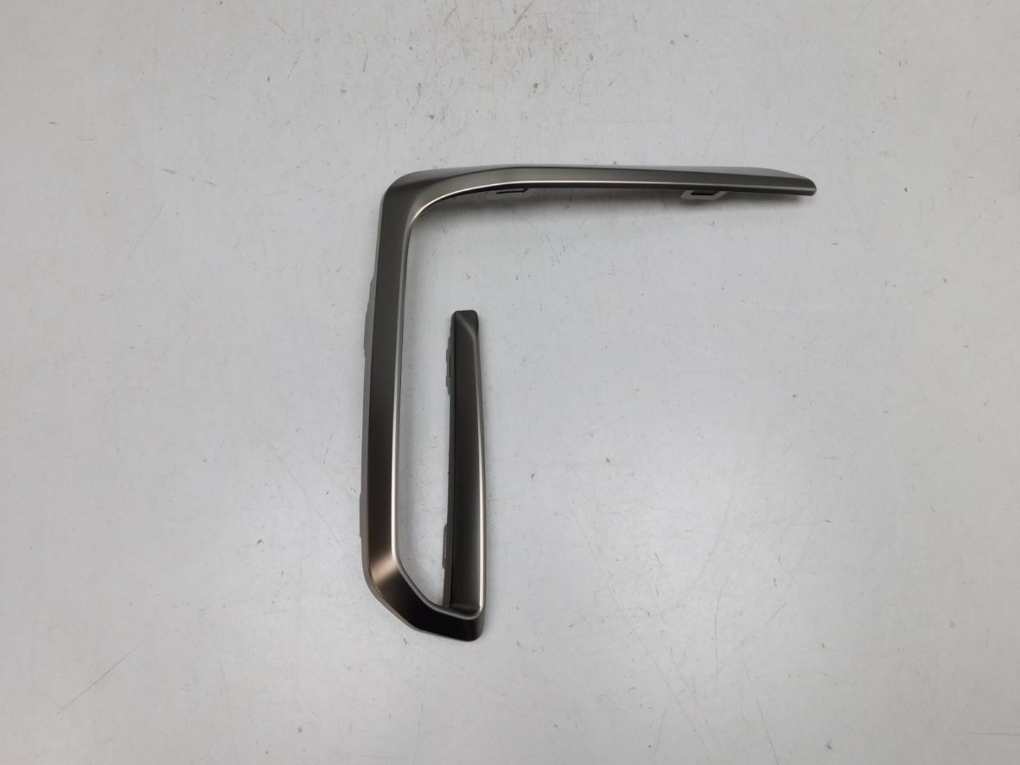 Накладка переднего бампера