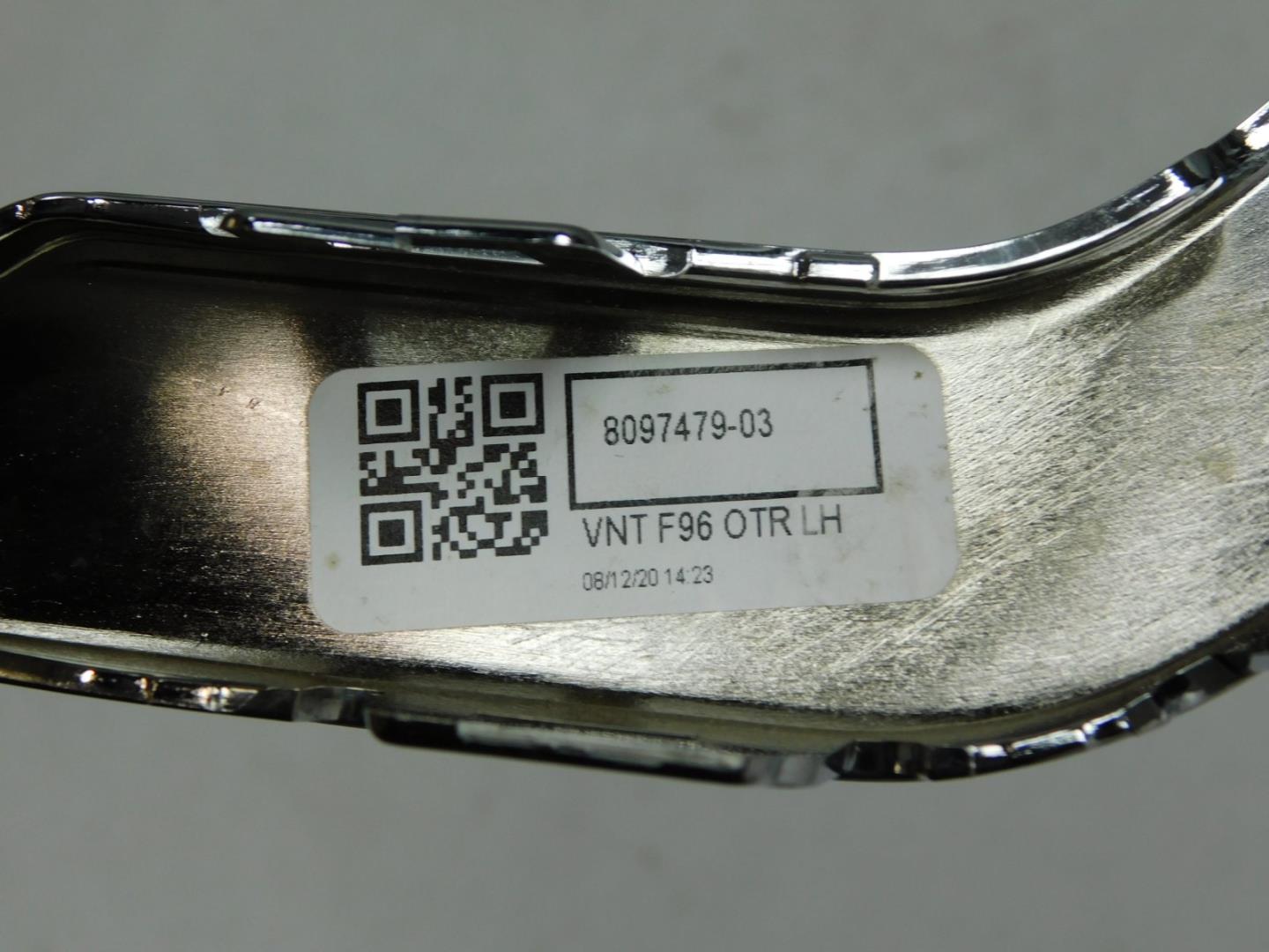 Накладка переднего крыла левого