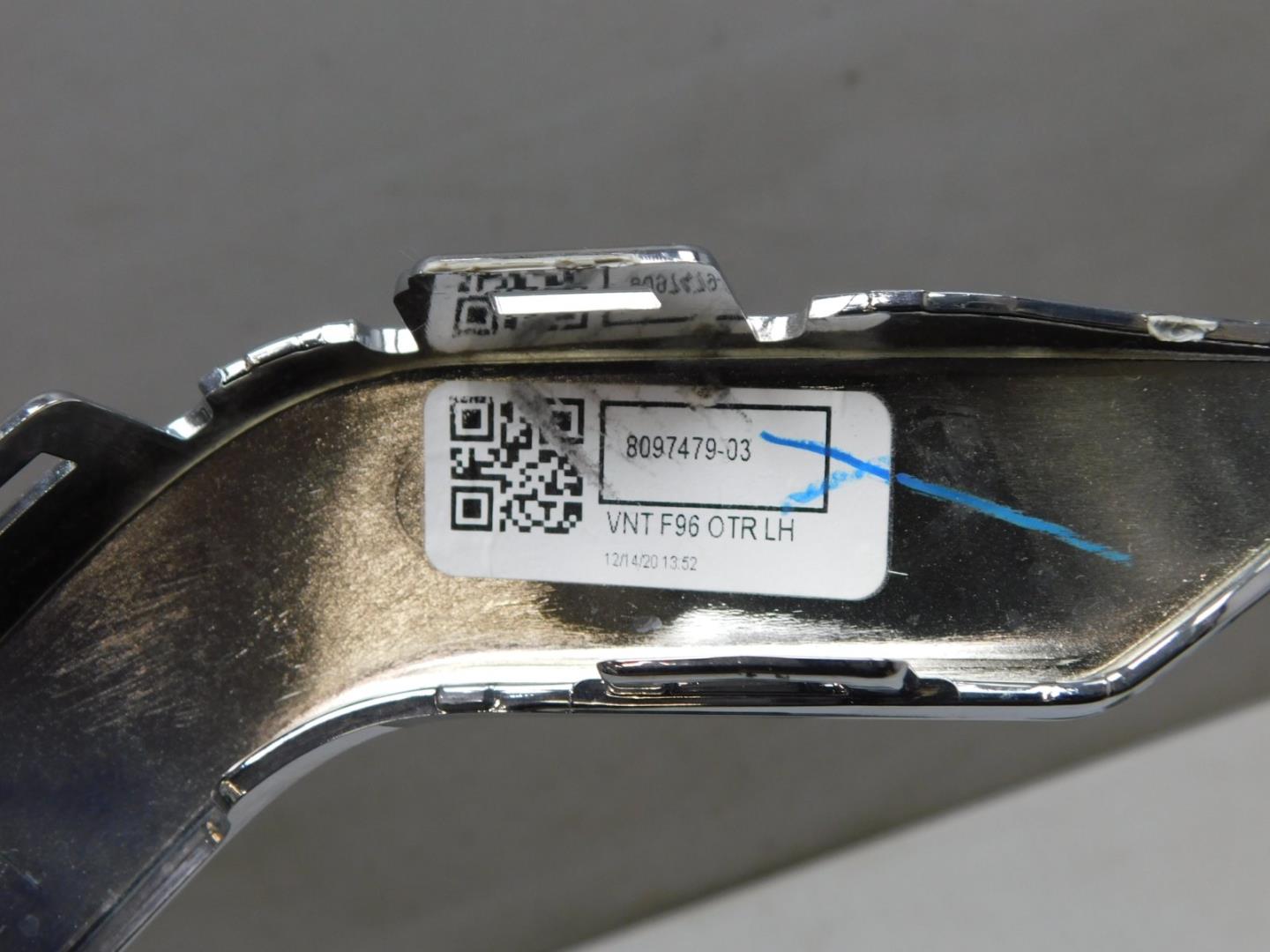 Накладка переднего крыла левого