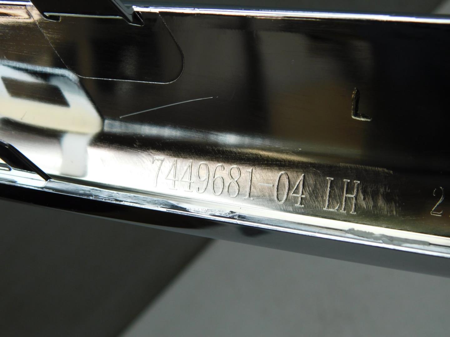 Молдинг переднего бампера