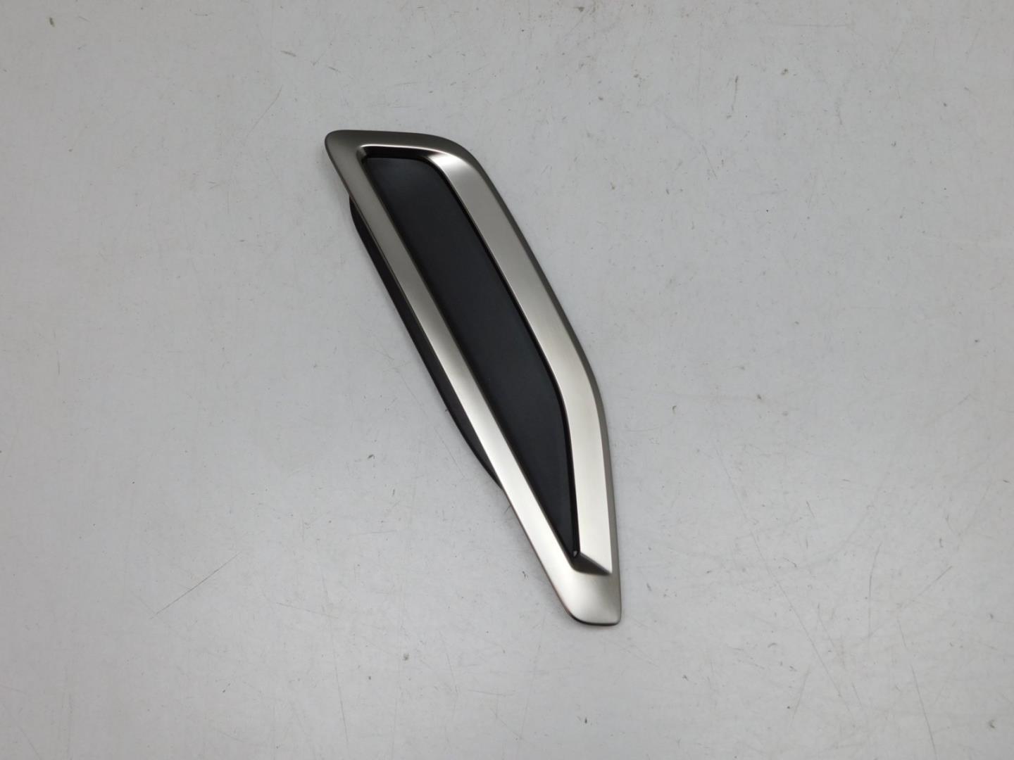 Накладка переднего крыла левого