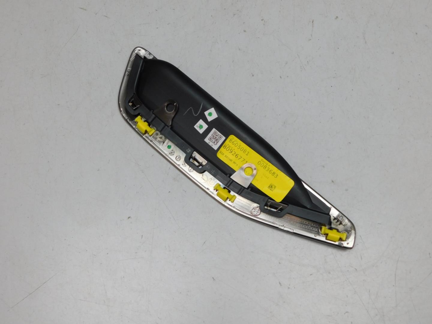 Накладка переднего крыла левого