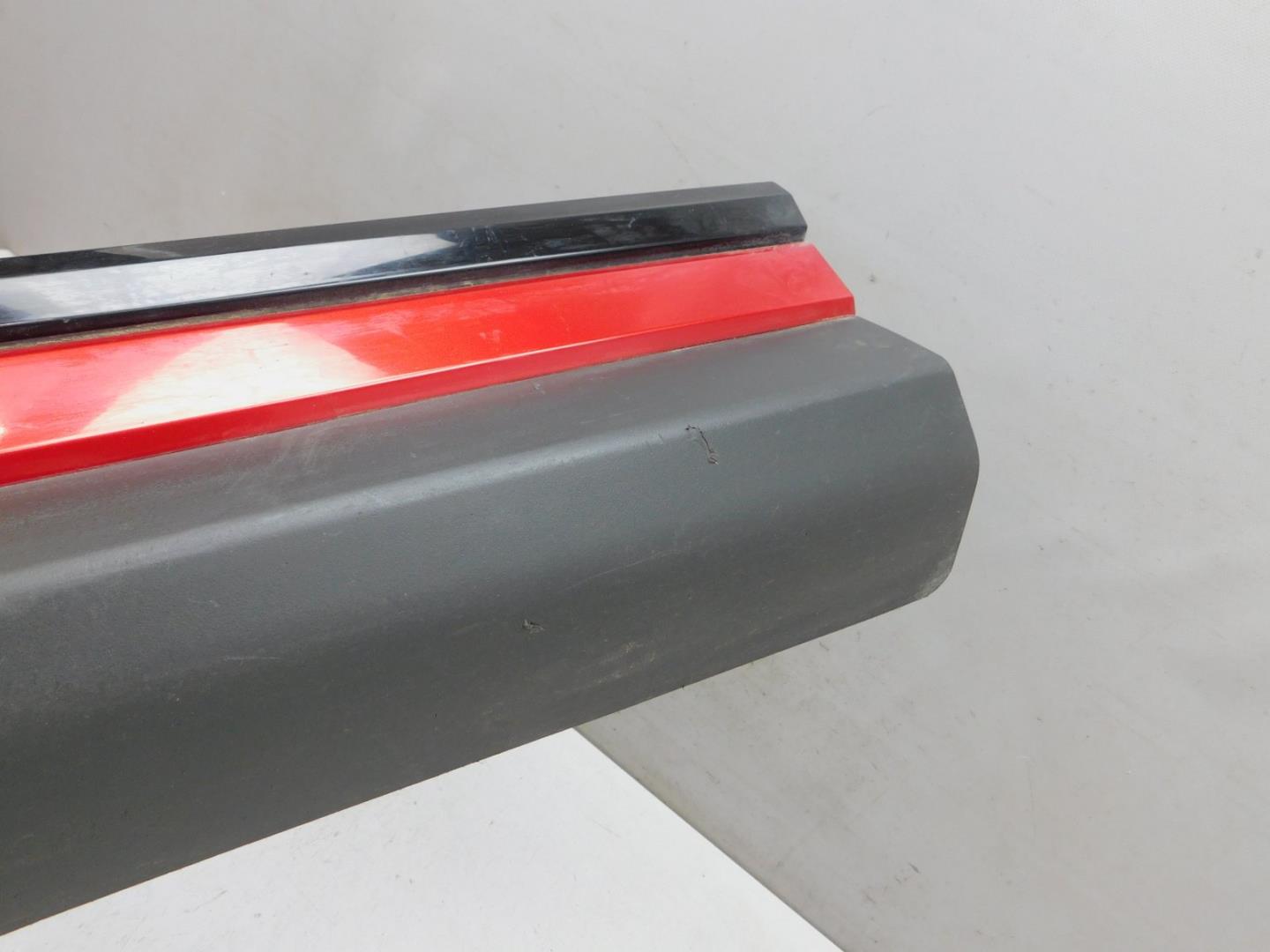 Накладка двери передней левой