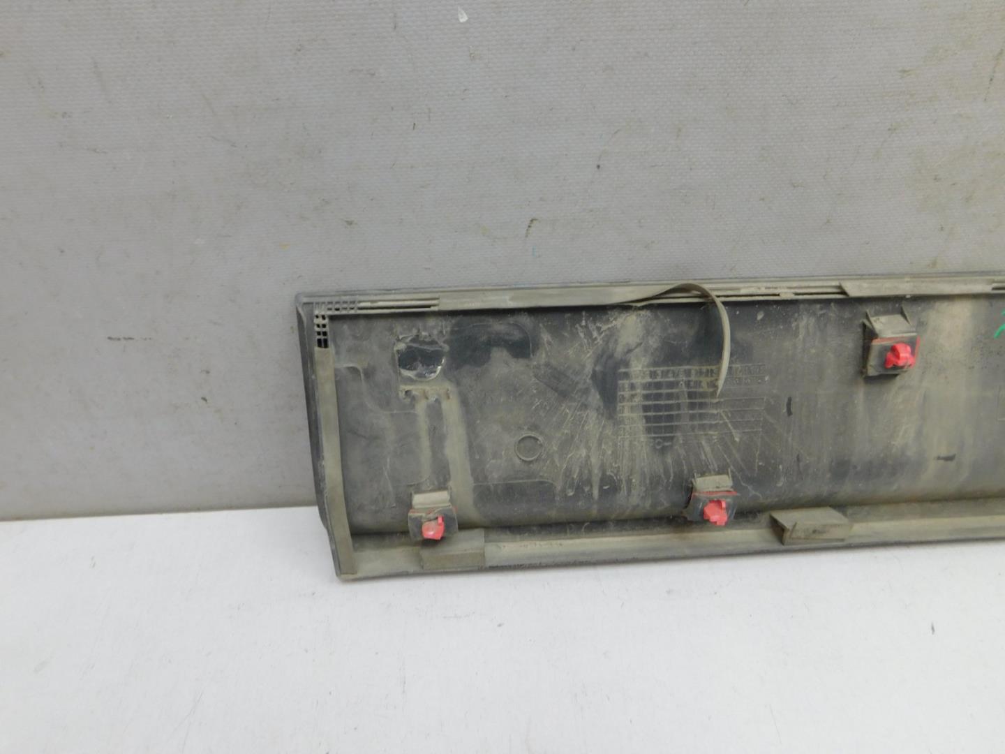 Накладка двери передней левой