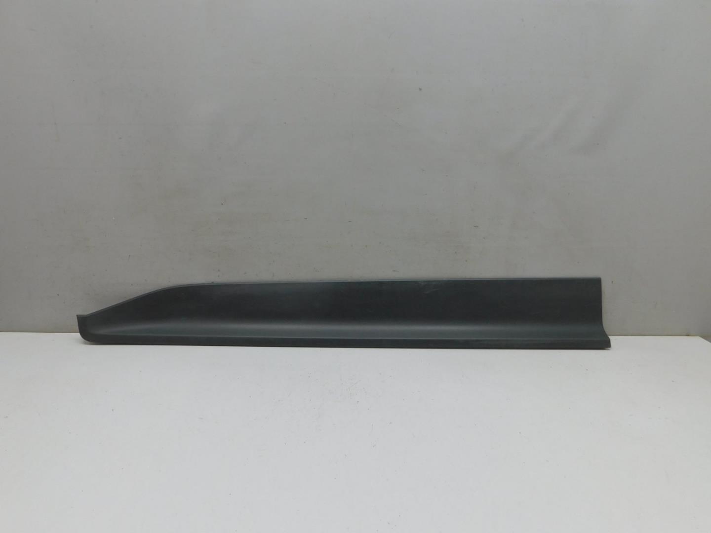 Накладка двери передней левой