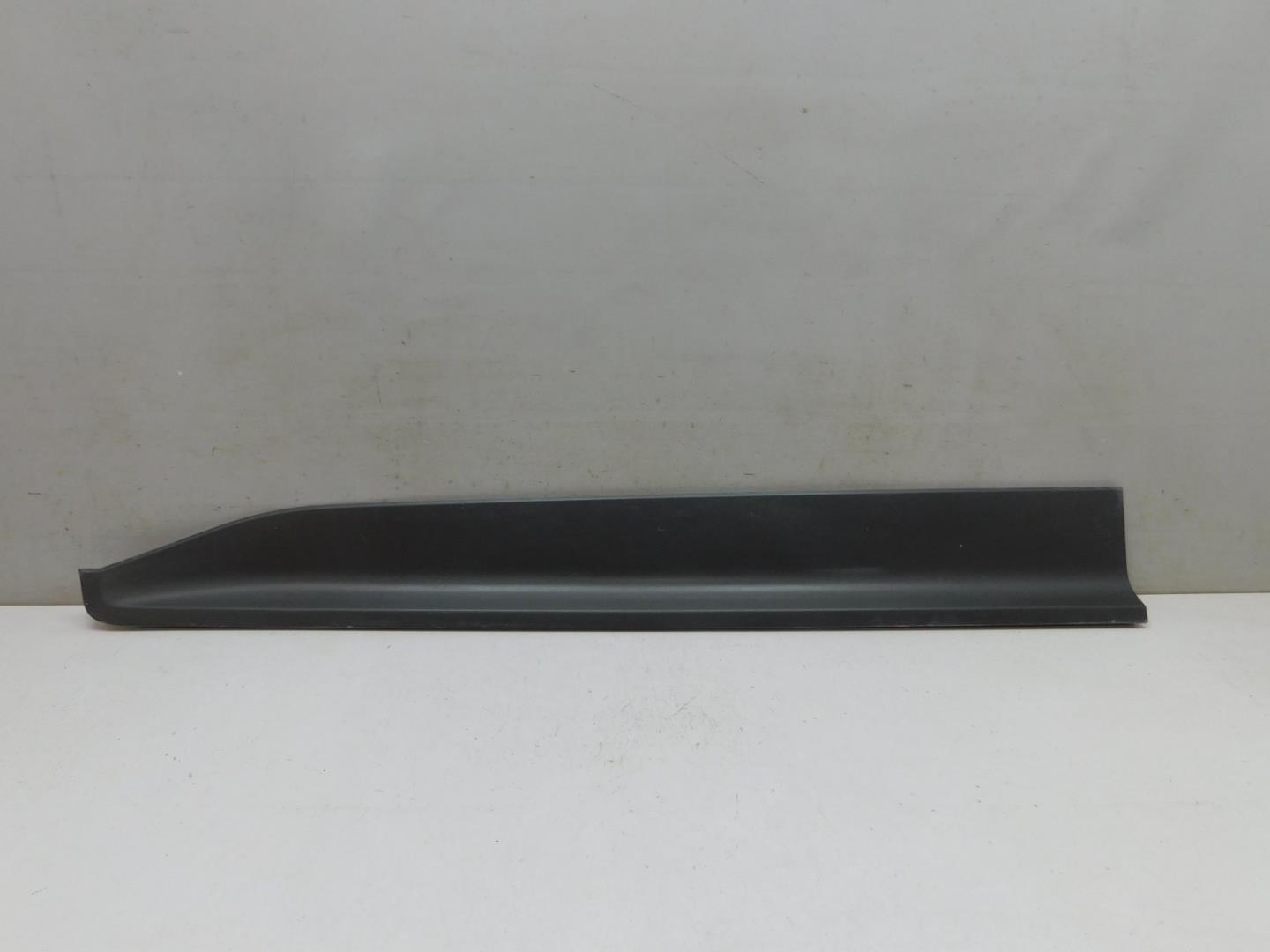 Накладка двери передней левой