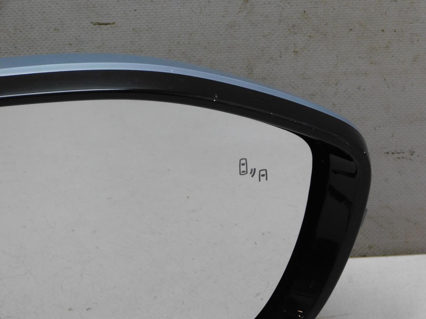 Зеркало правое электрическое