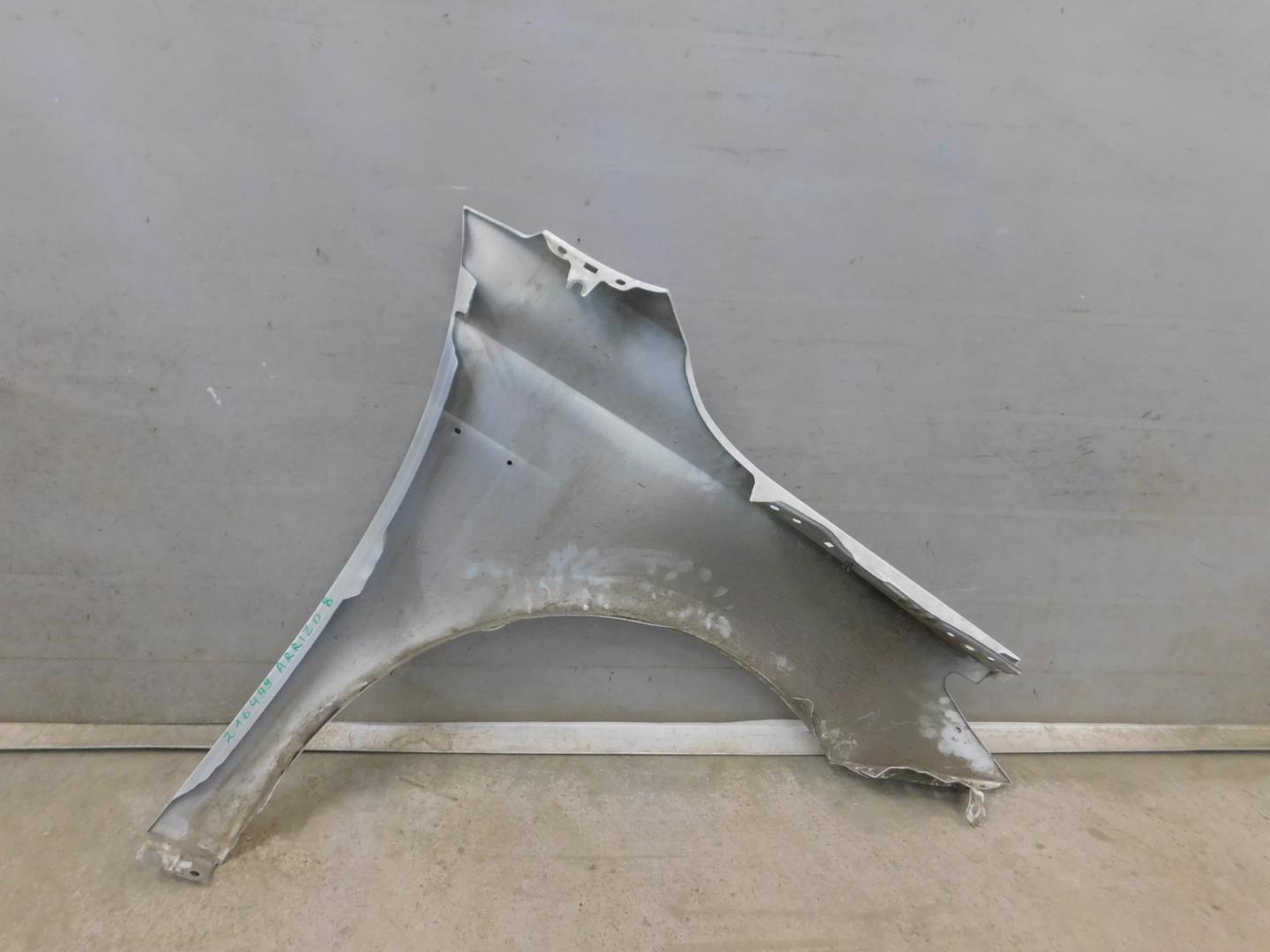 Крыло переднее левое