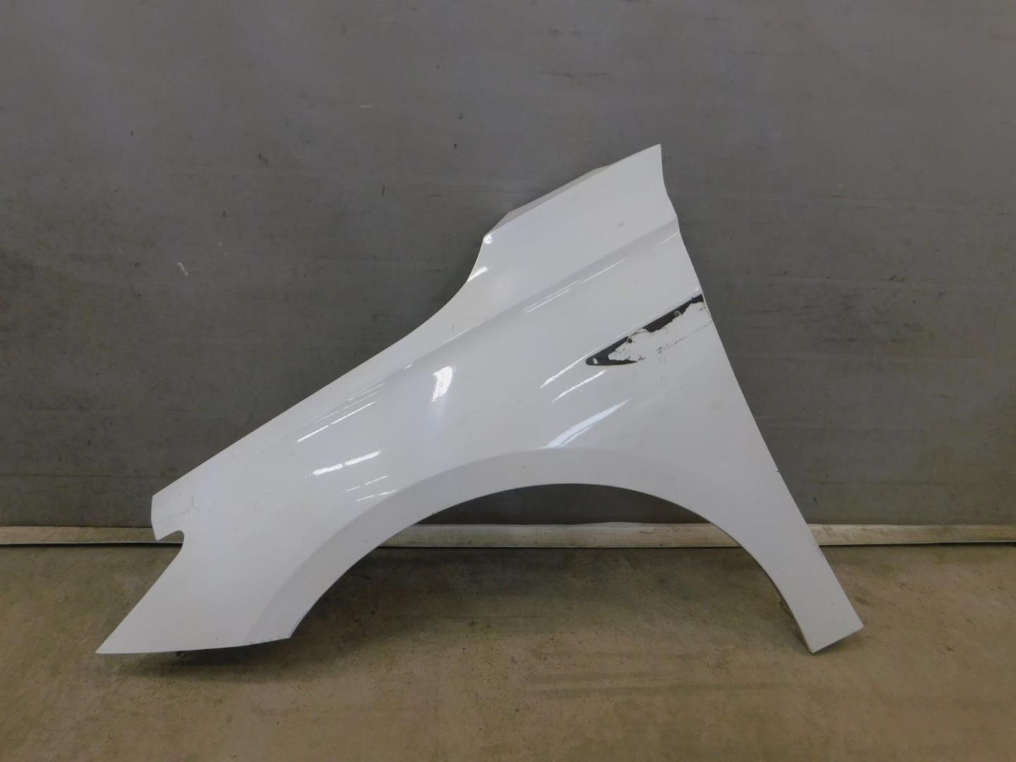 Крыло переднее левое