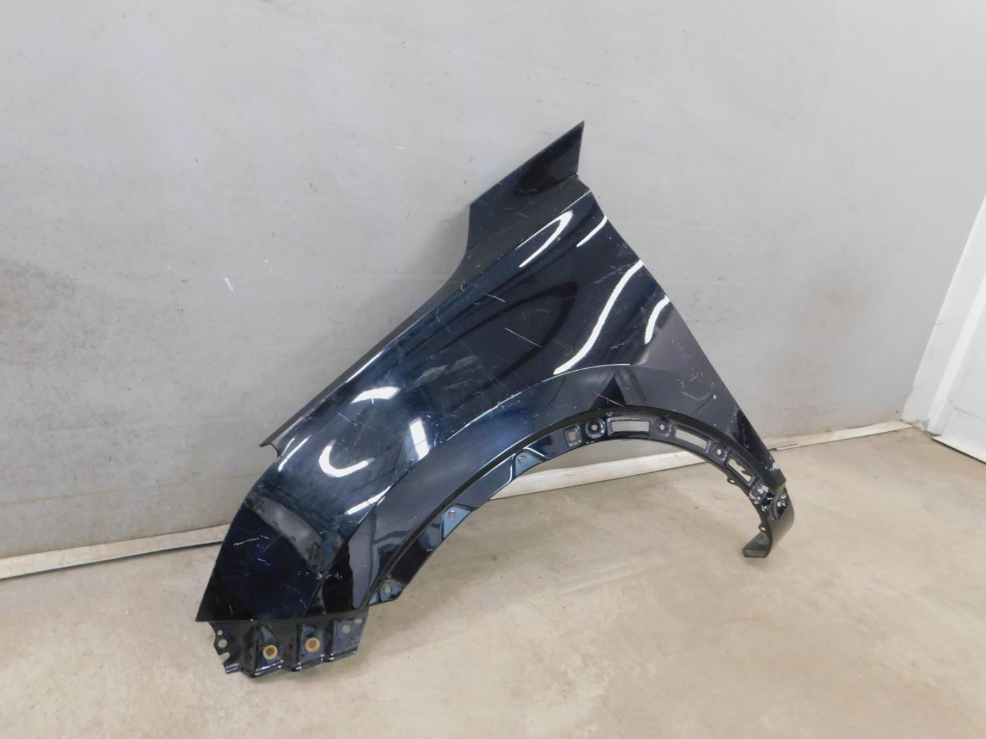 Крыло переднее левое