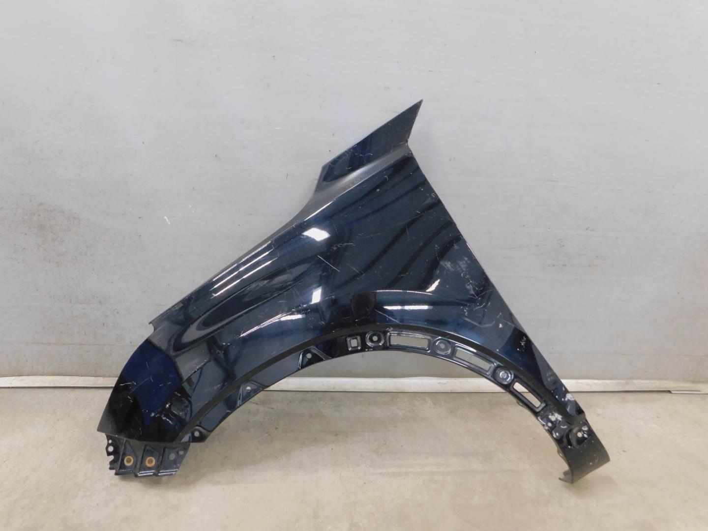 Крыло переднее левое