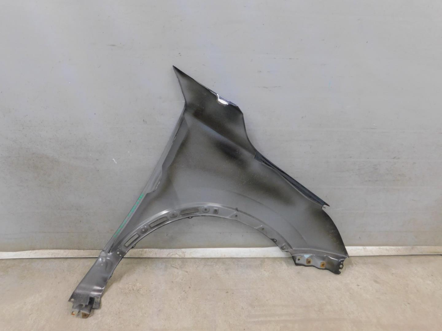 Крыло переднее левое