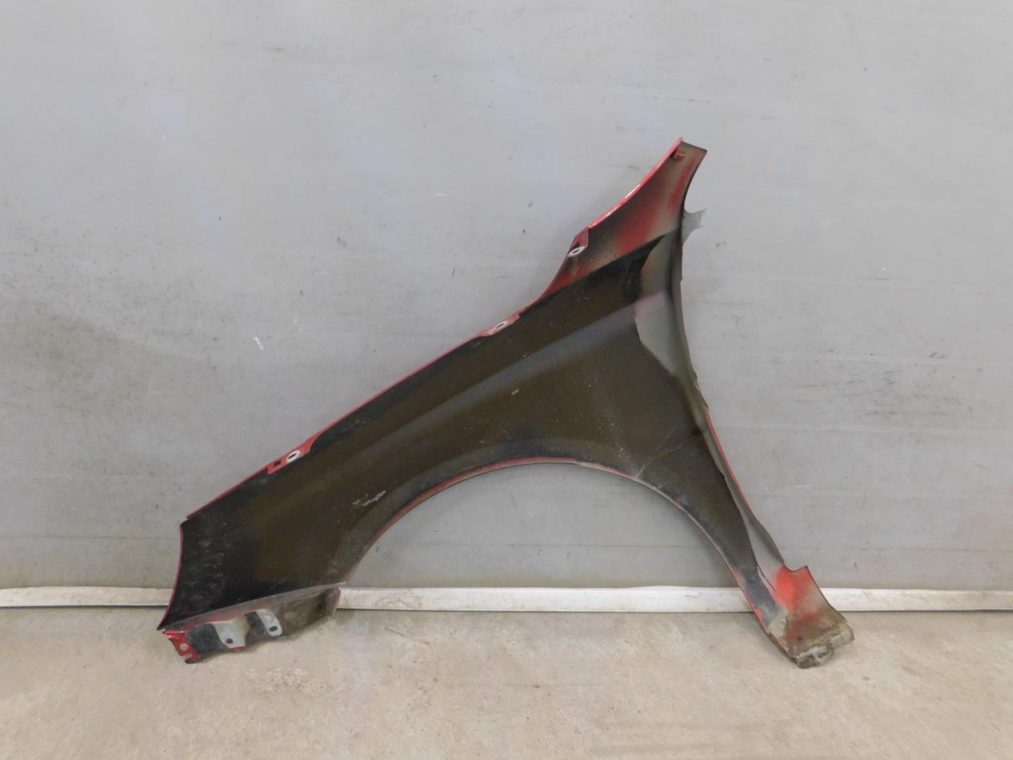 Крыло переднее правое