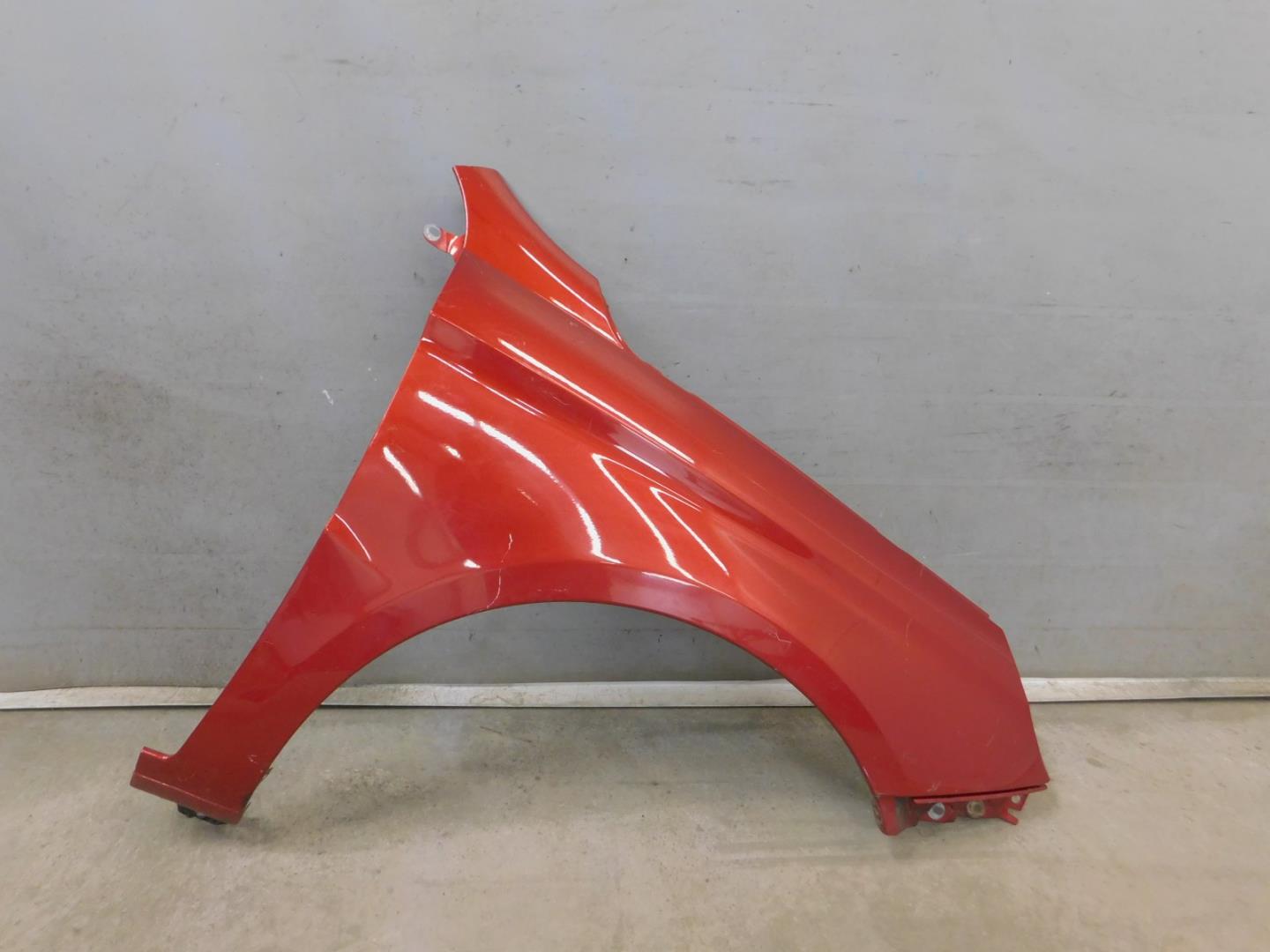 Крыло переднее правое