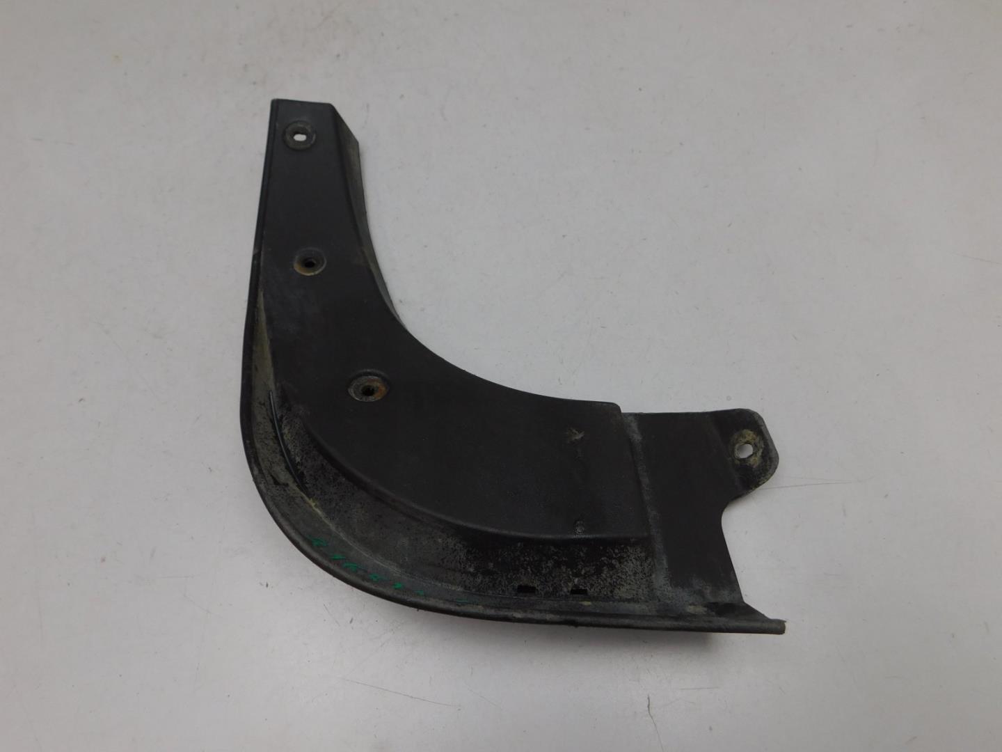 Брызговик передний правый