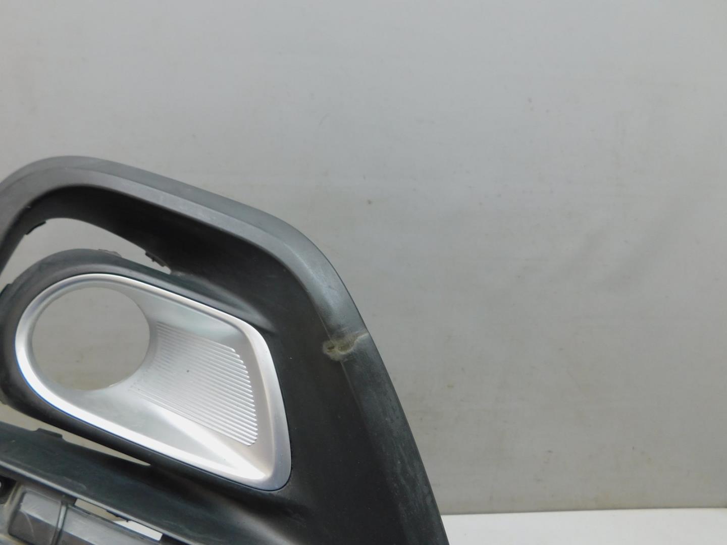 Решетка в бампер правая