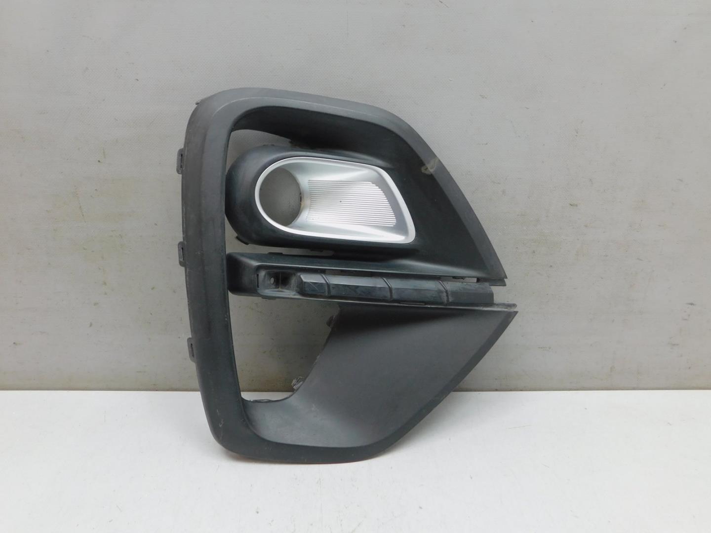 Решетка в бампер правая