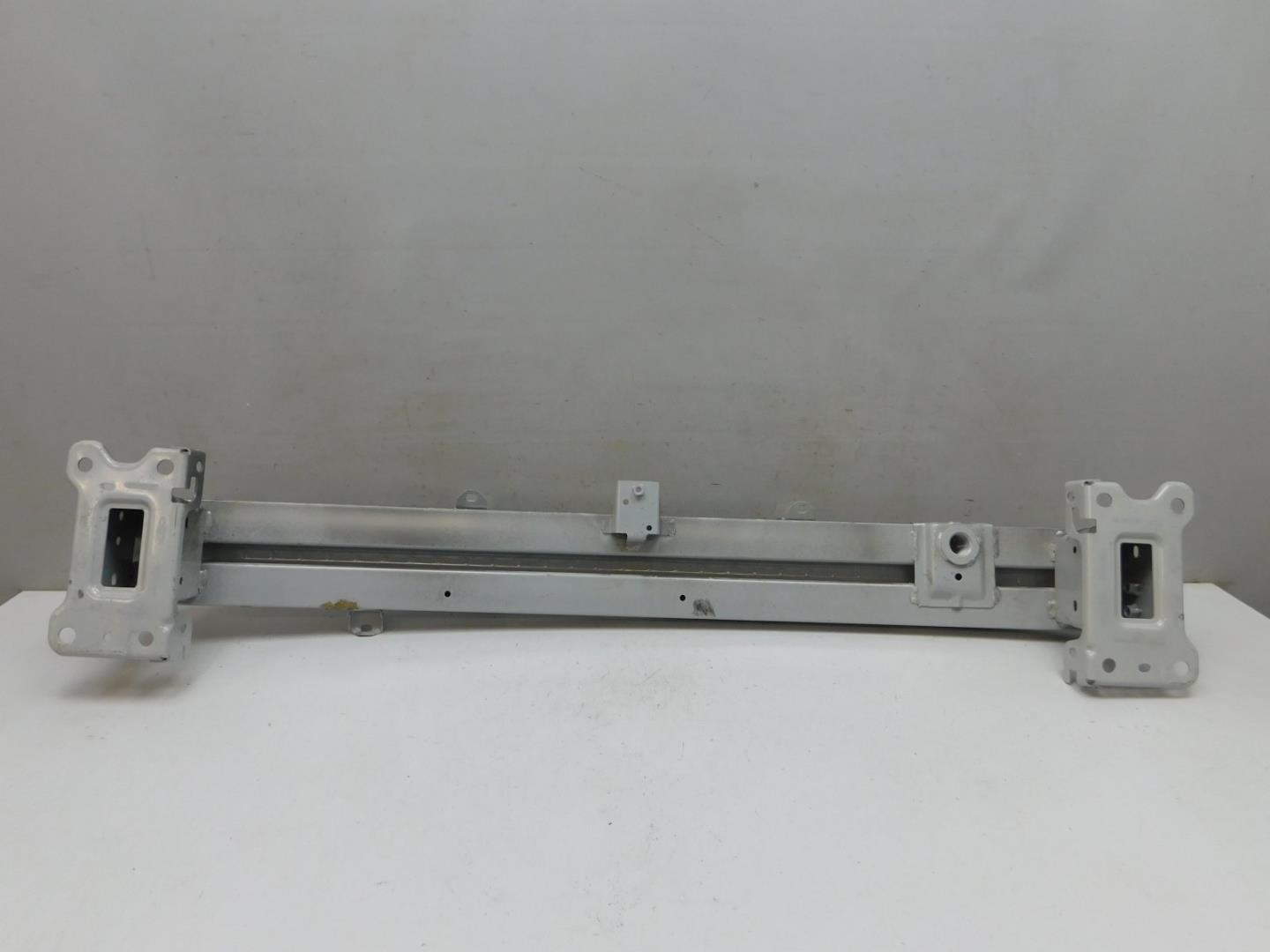 Усилитель переднего бампера