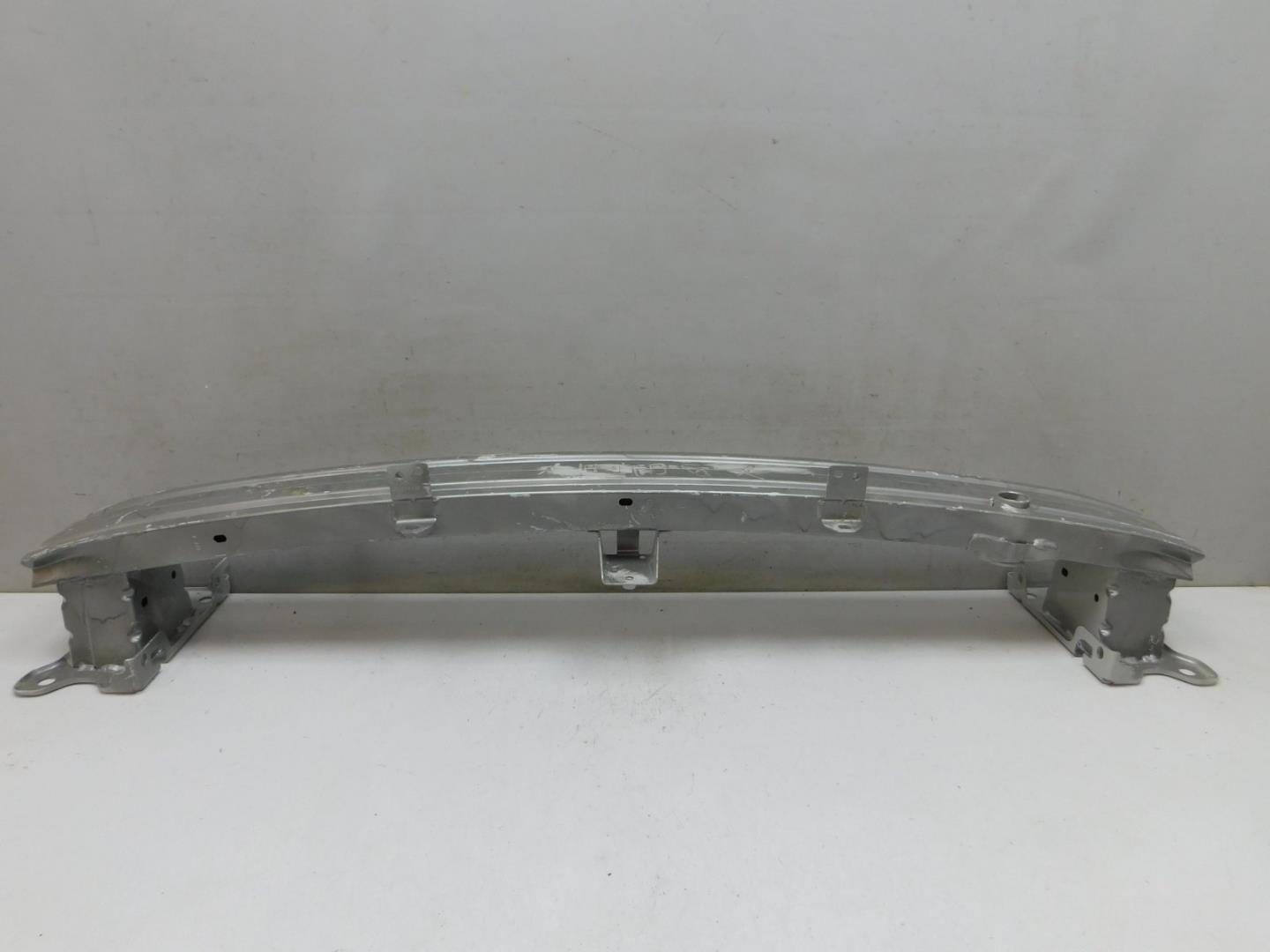 Усилитель переднего бампера