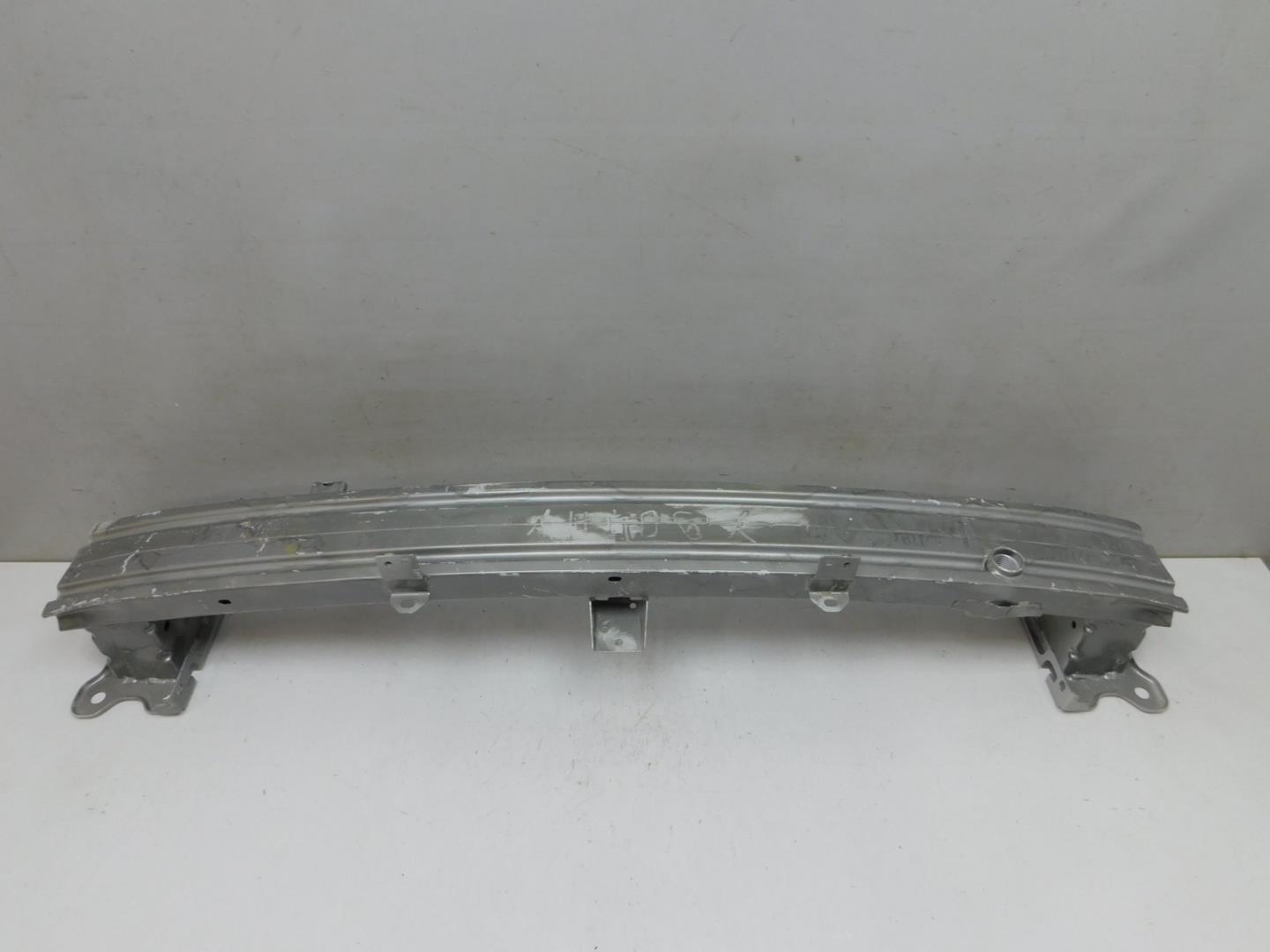 Усилитель переднего бампера