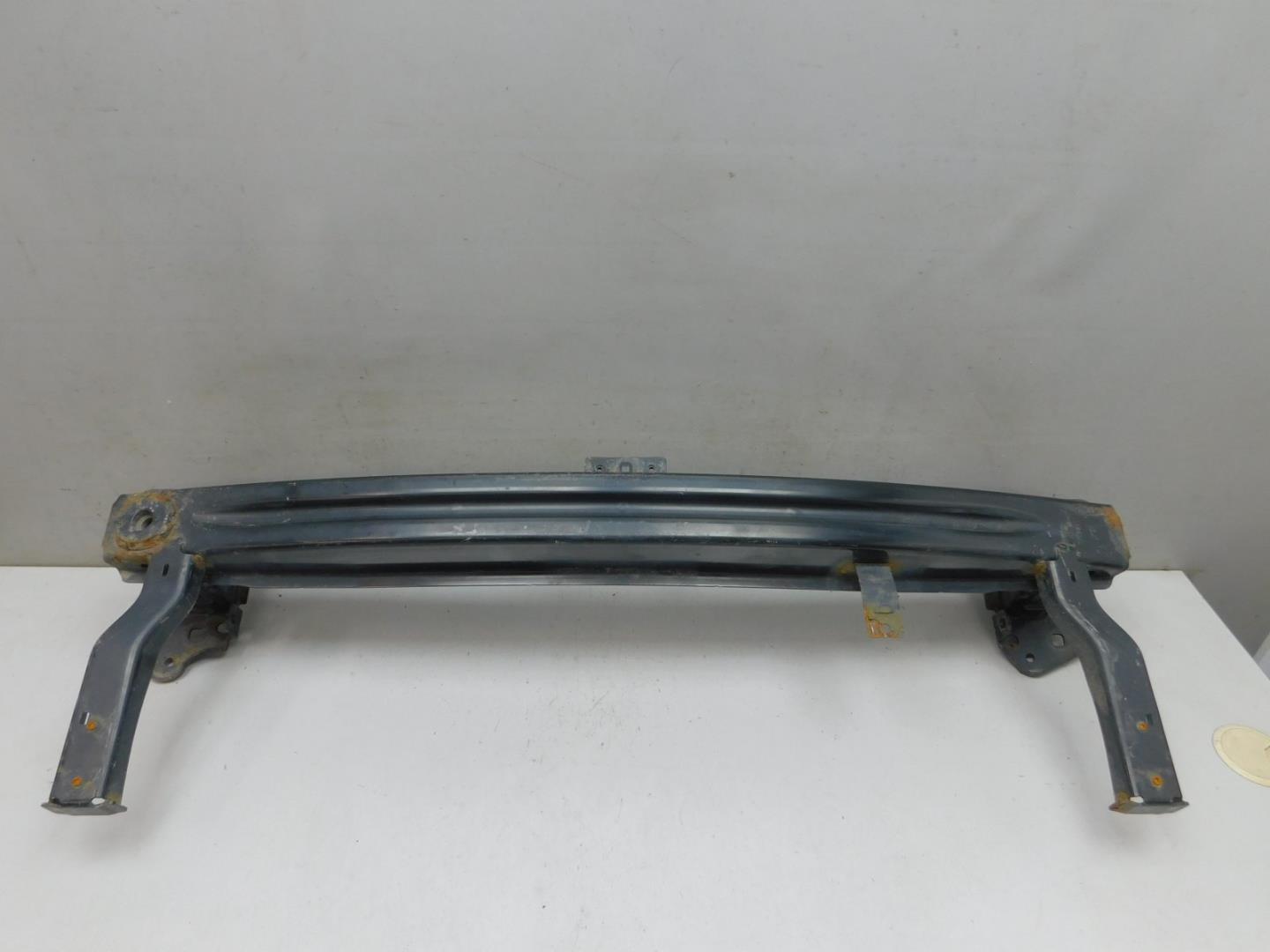 Усилитель переднего бампера