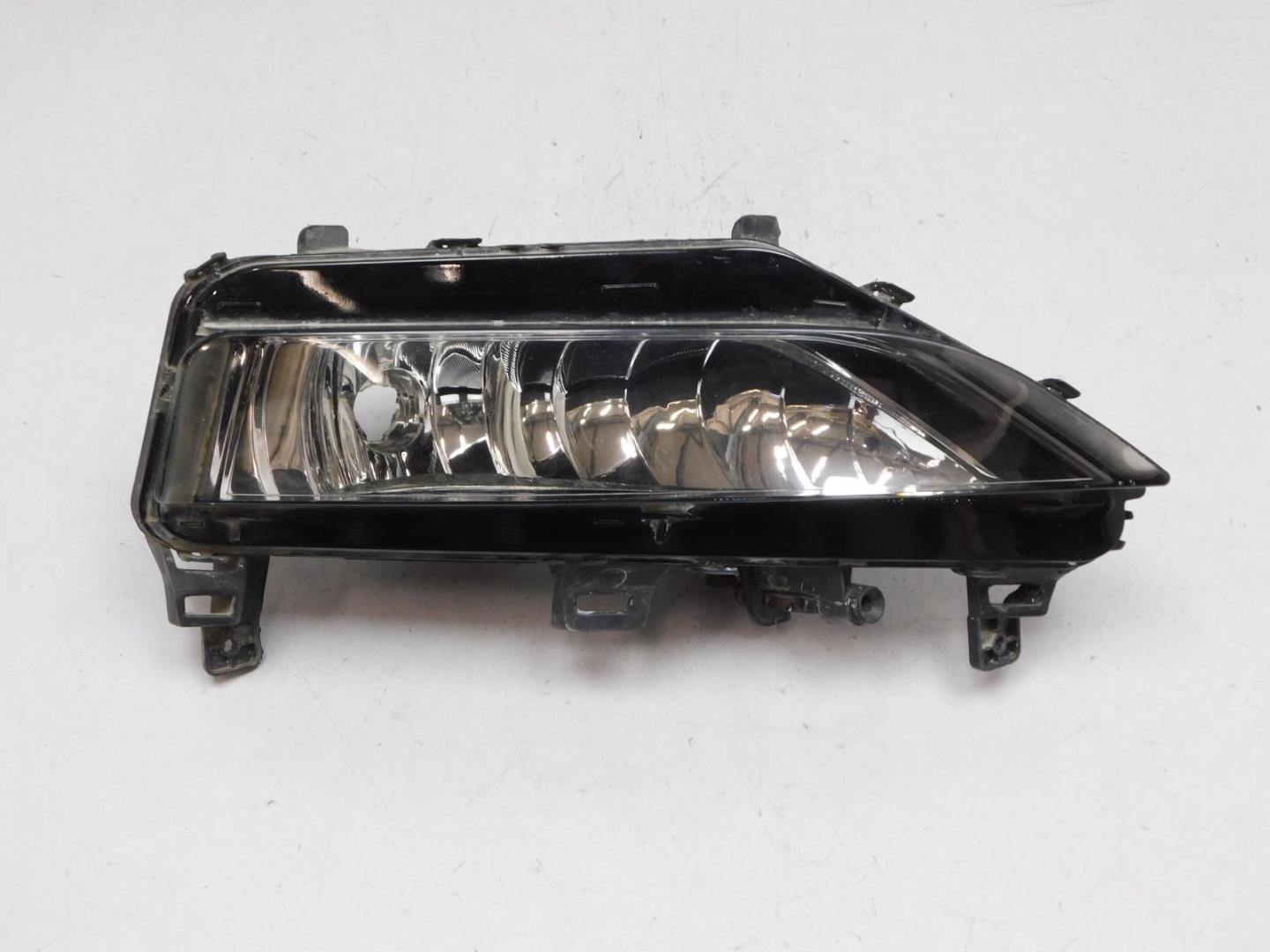 Фара противотуманная правая