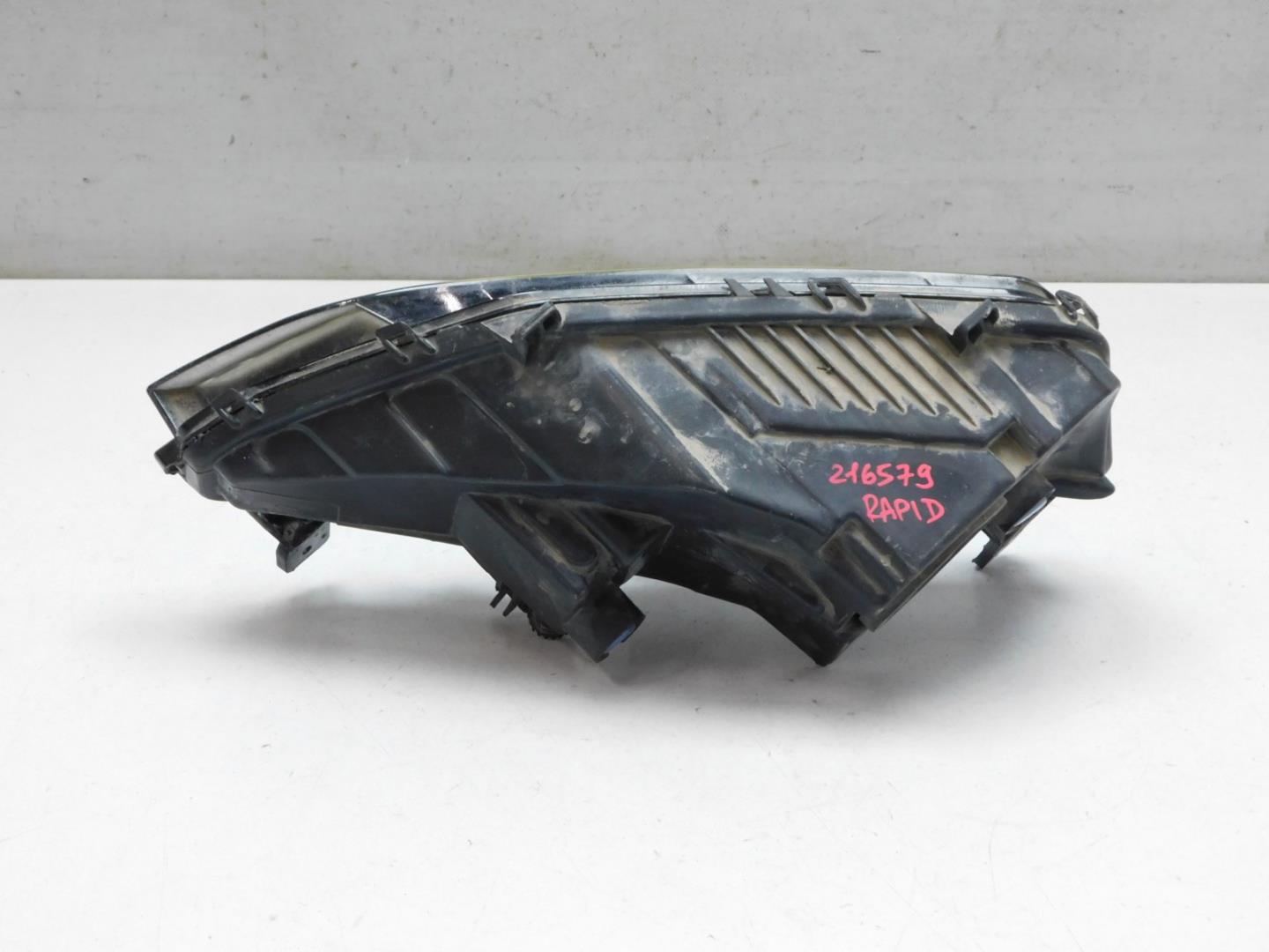 Фара противотуманная правая