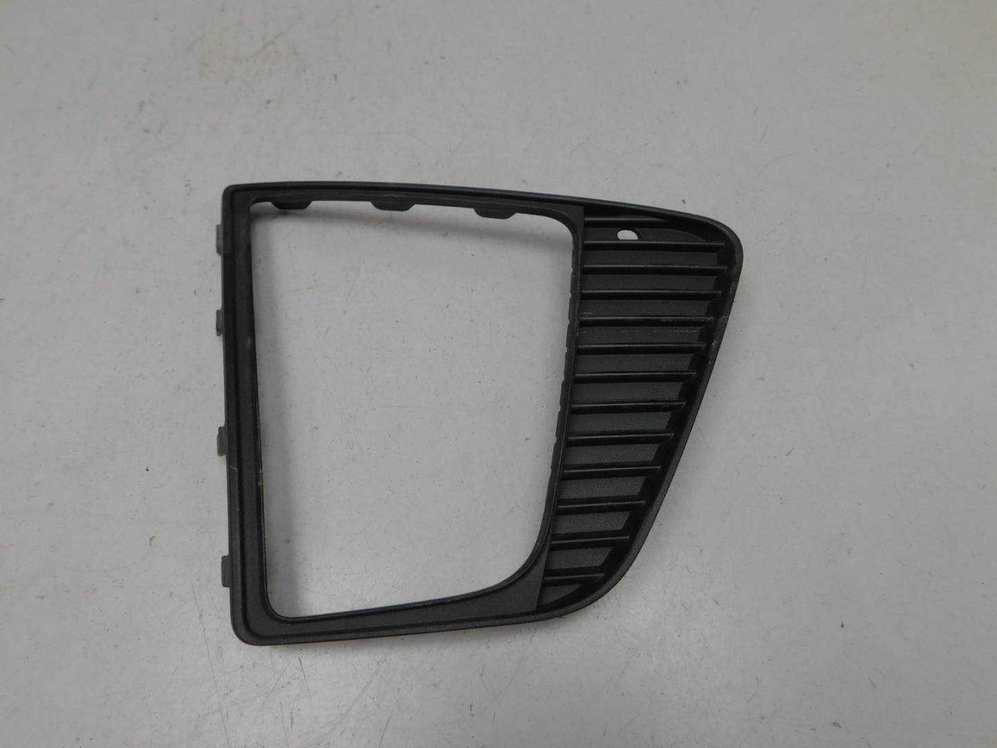 Решетка в бампер правая