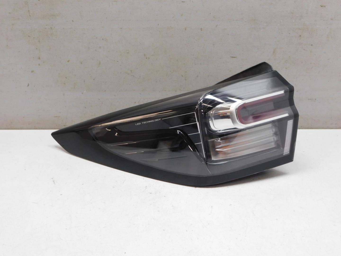 Фонарь задний наружный левый