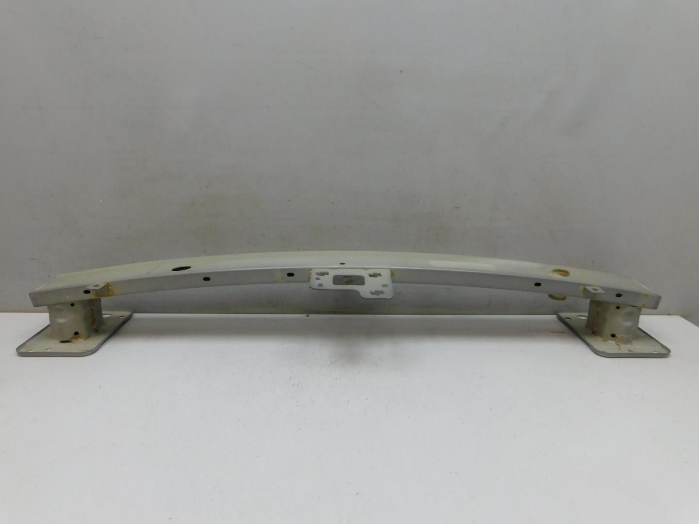 Усилитель переднего бампера