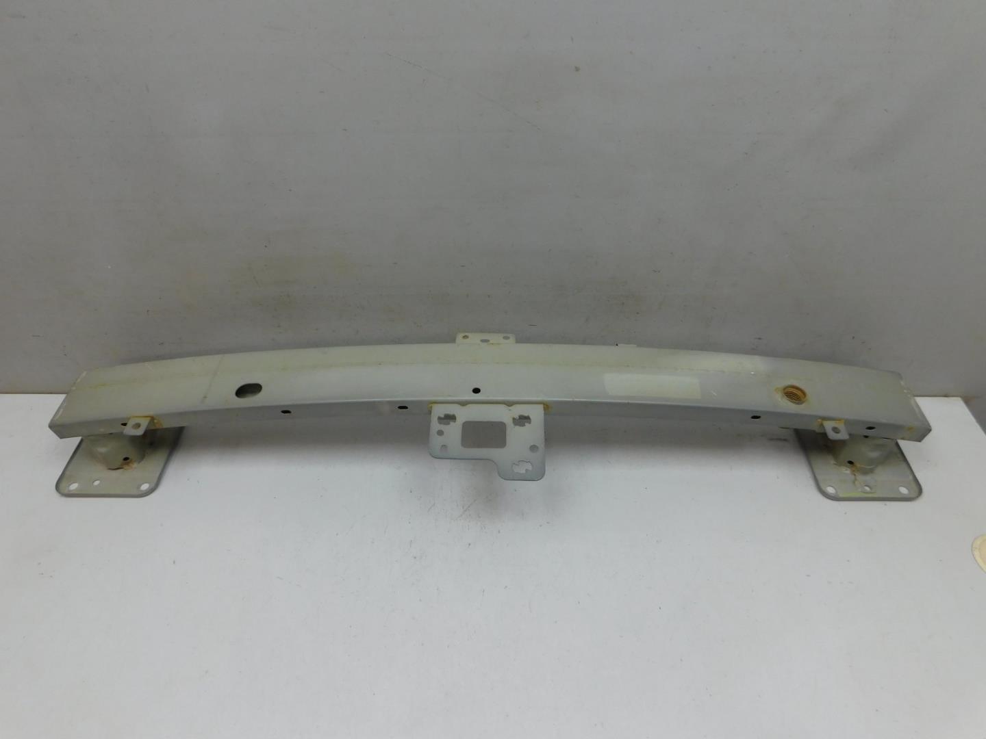 Усилитель переднего бампера