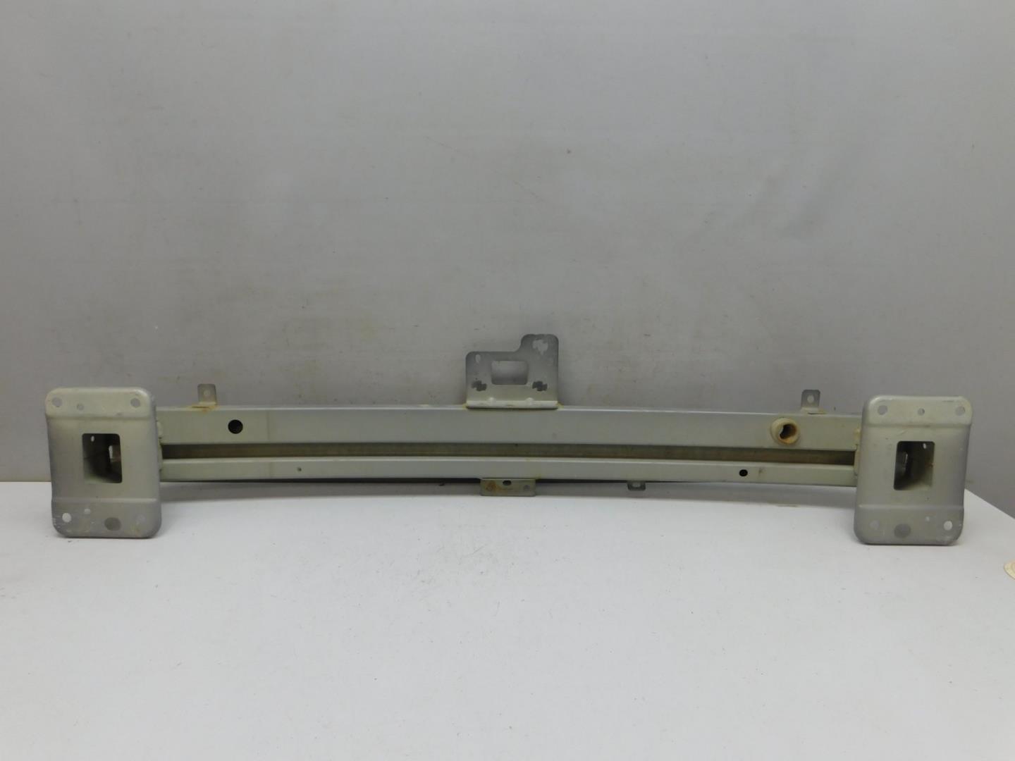 Усилитель переднего бампера