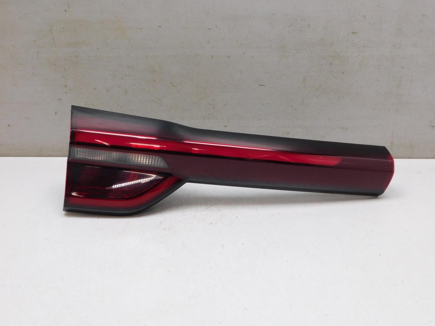 Фонарь задний внутренний левый