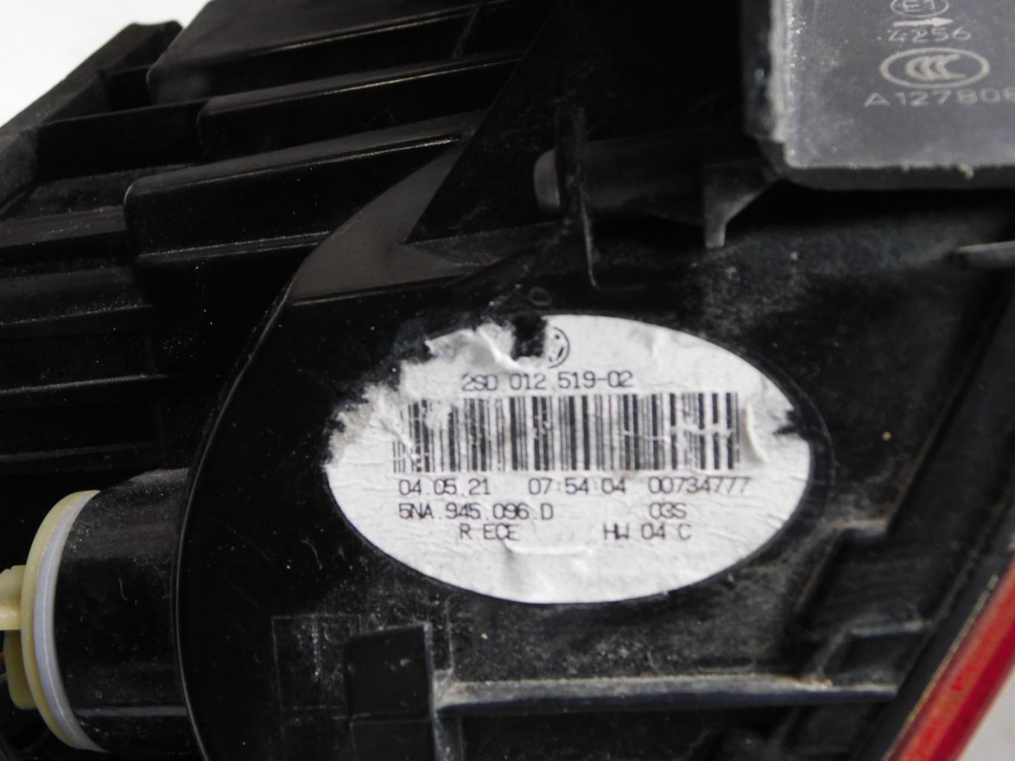 Фонарь задний наружный правый