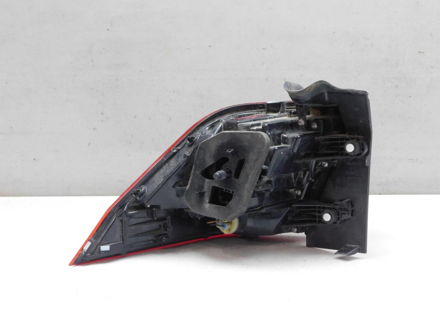 Фонарь задний наружный правый