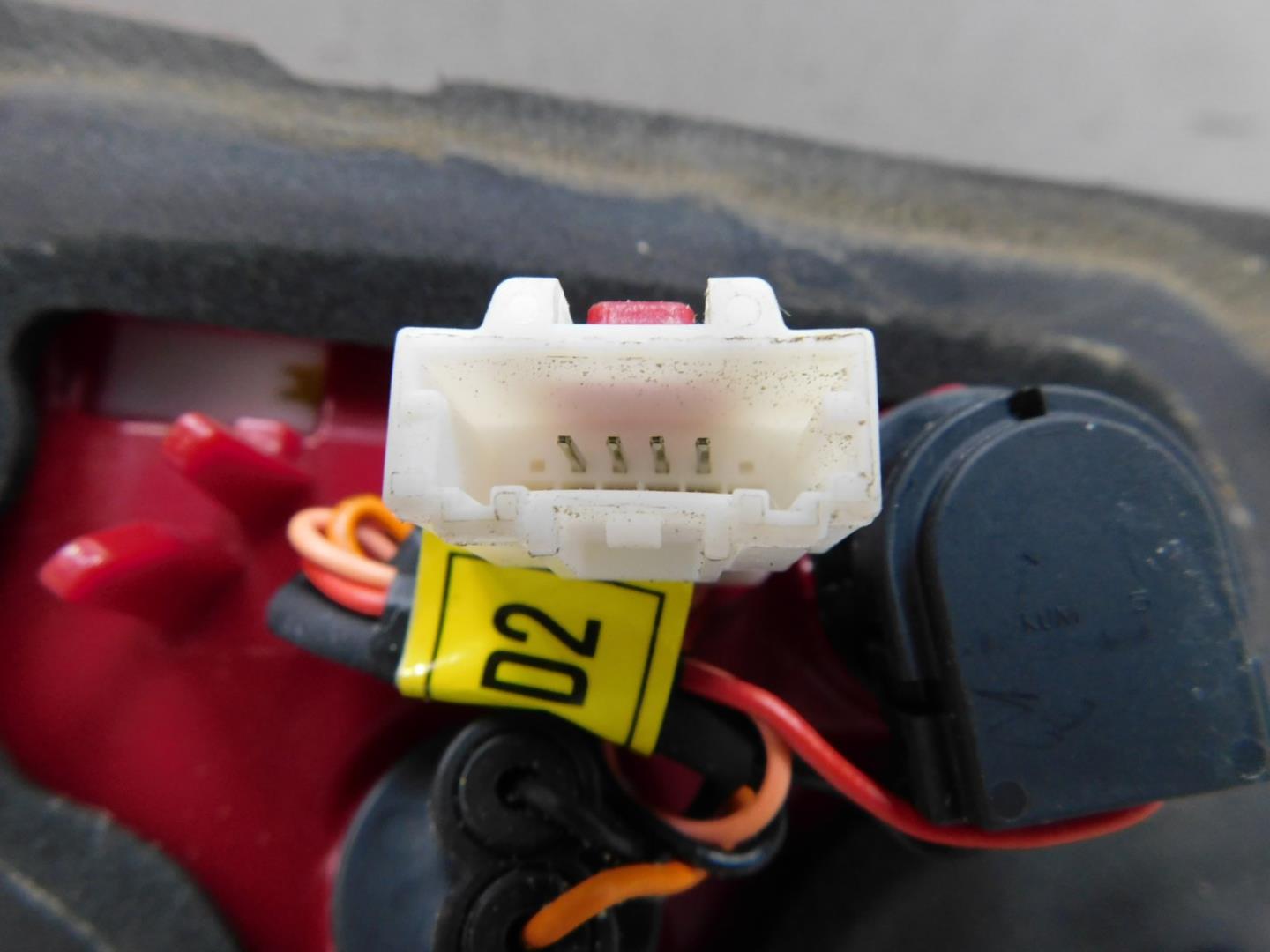 Фонарь задний внутренний правый