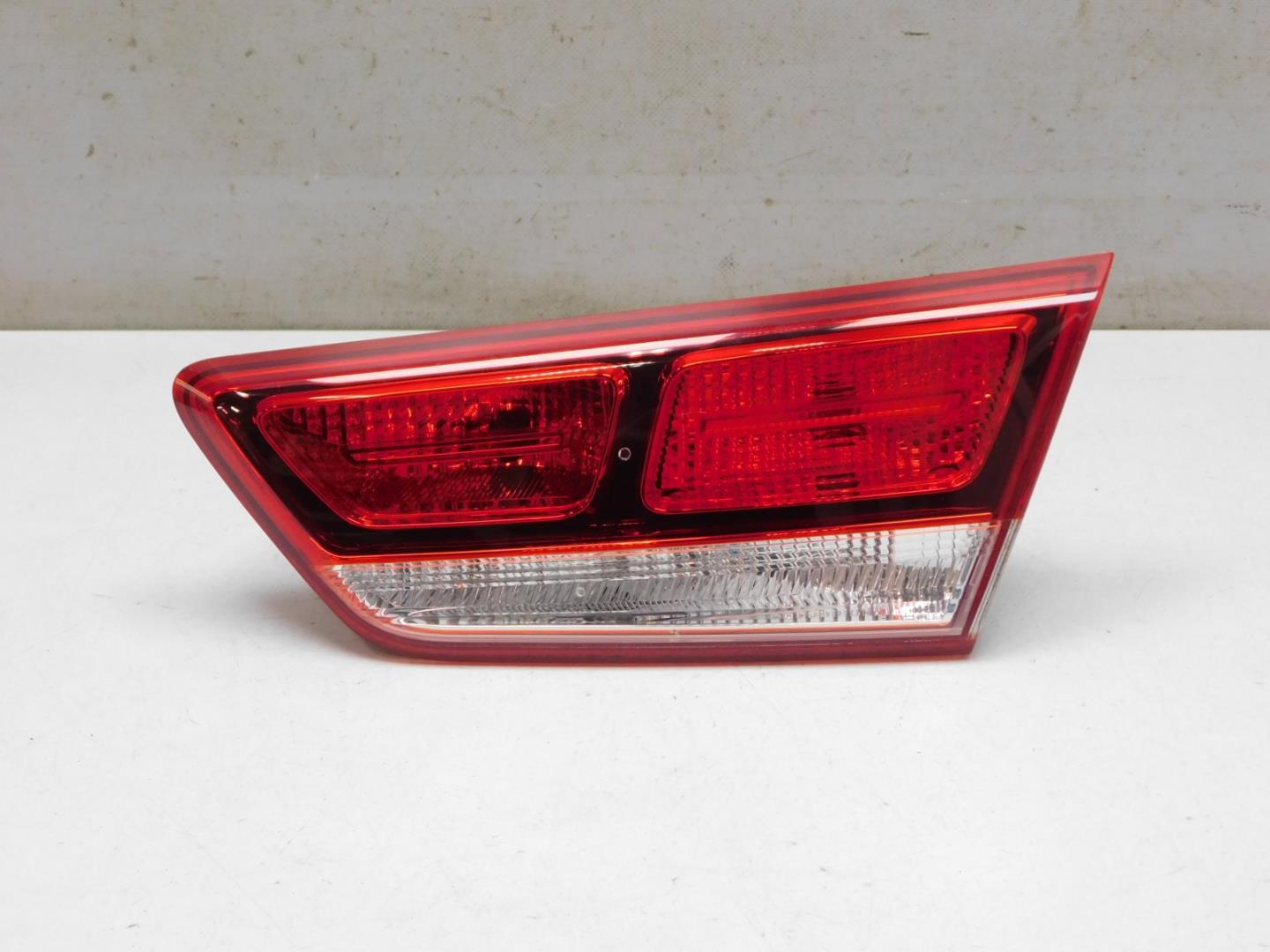 Фонарь задний внутренний правый