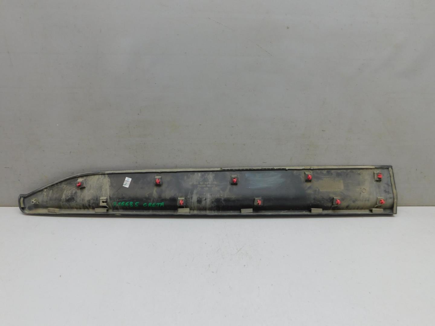 Накладка двери передней правой