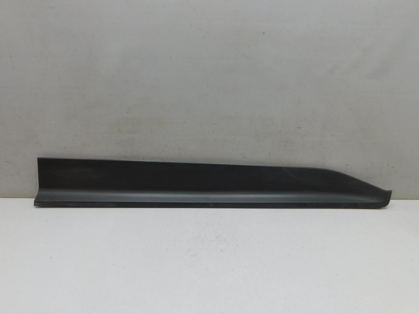 Накладка двери передней правой