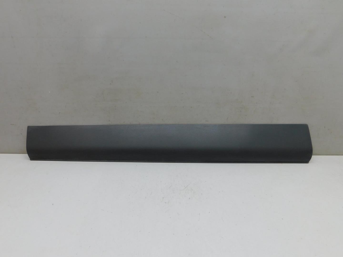 Накладка двери передней левой