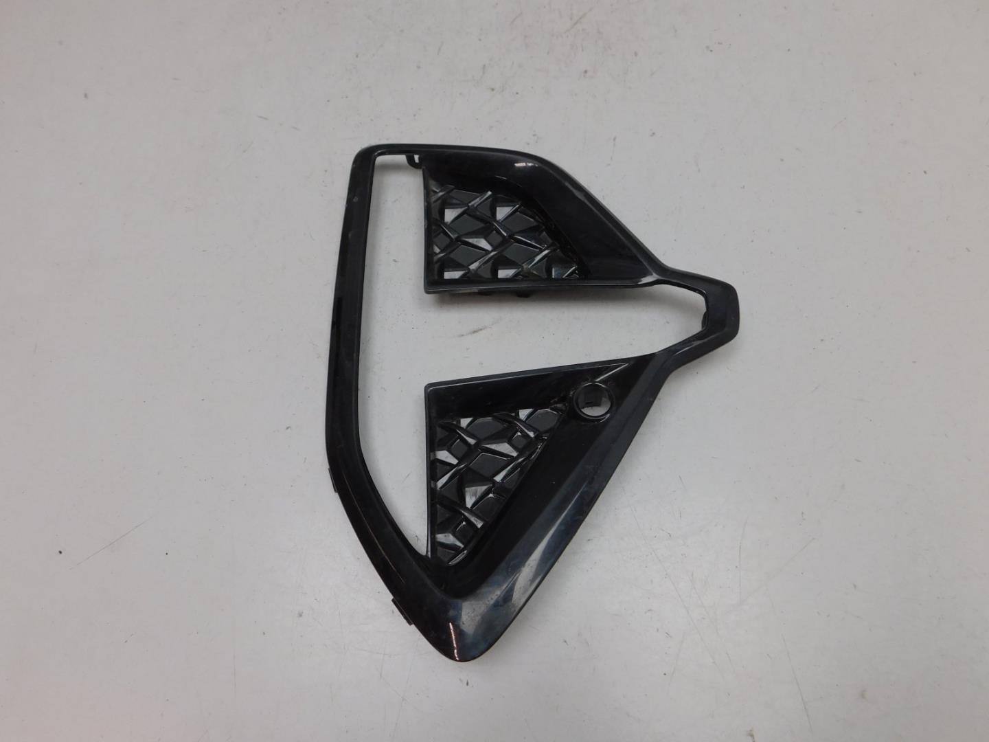 Решетка в бампер правая