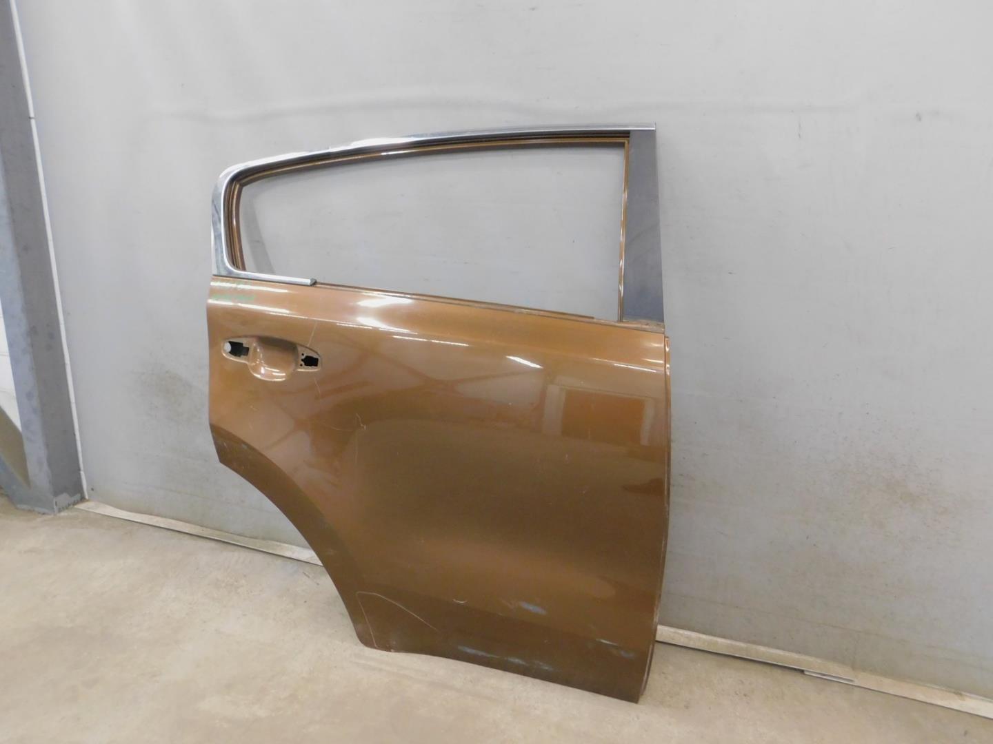 Дверь задняя правая